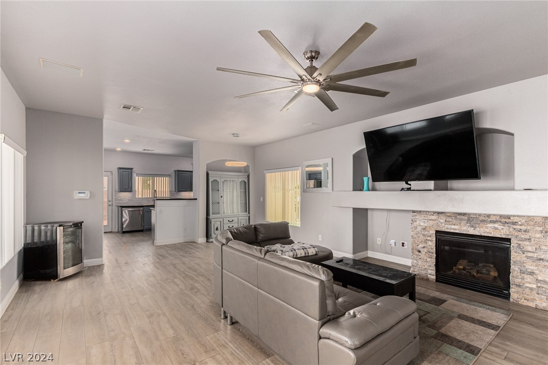 5850 Crumbling Ridge Street Henderson, NV 89011 - Photo 5 of 33