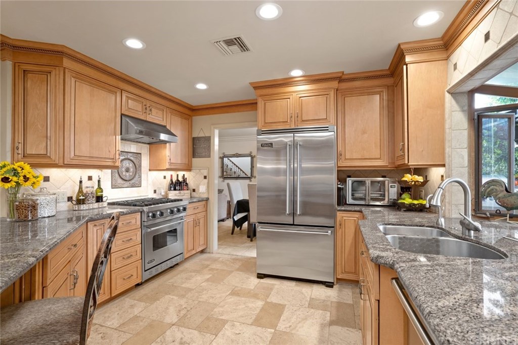 7278 Woodvale Court West Hills, CA 91307 - Photo 9 of 35