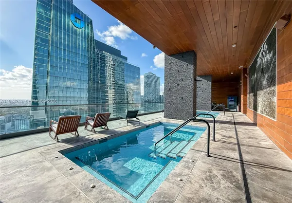 a house view with a sitting space and sitting space