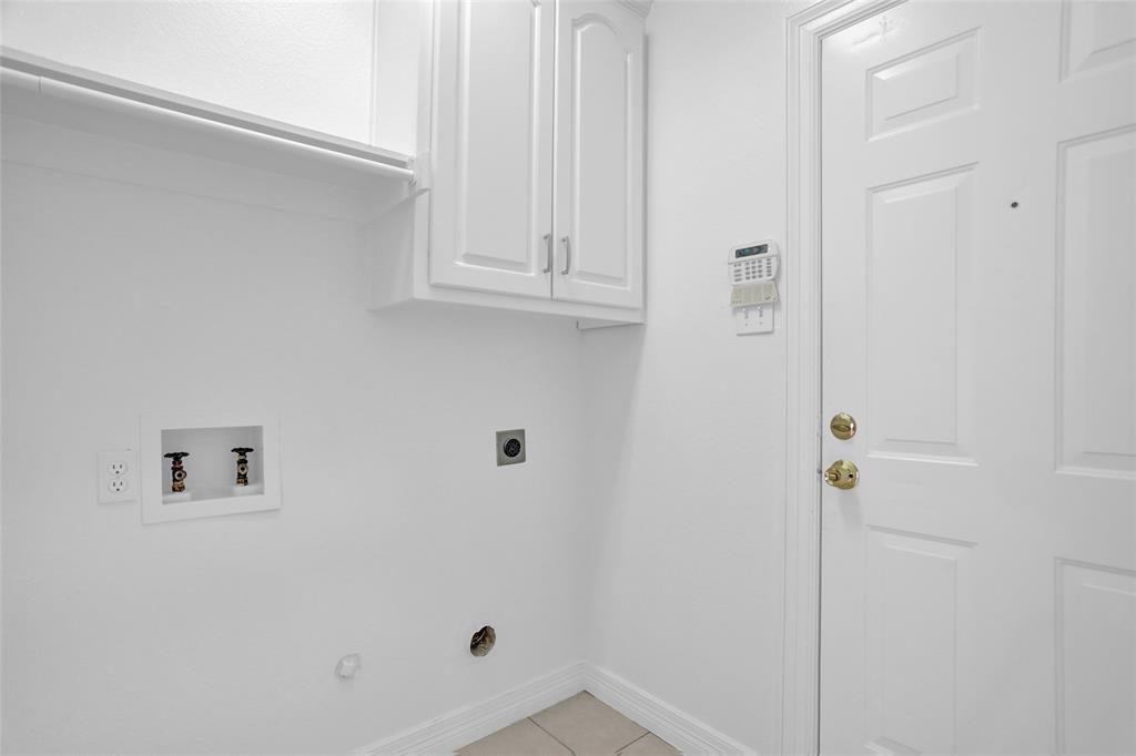 4092 Oberlin Way Addison, TX 75001 - Photo 16 of 40 Laundry area with washer hookup, hookup for an electric dryer, baseboards, light tile patterned flooring, and cabinet space