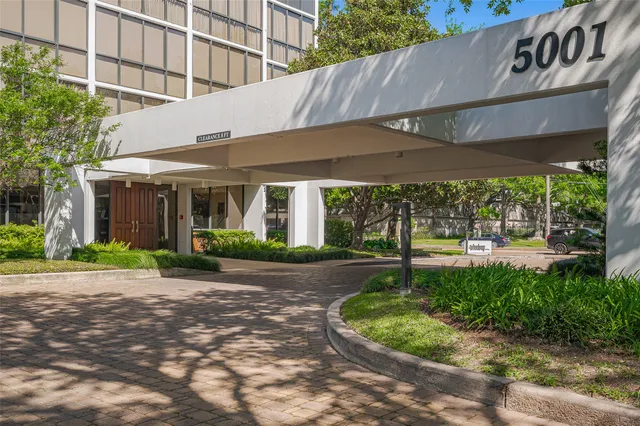$3,800 | 5001 Woodway Drive, Unit 1804, Houston, TX 77056