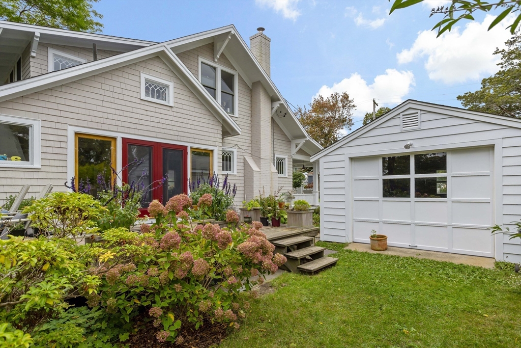 34 Washington Bourne, MA 02532 - Photo 27 of 34 a front view of a house with garden