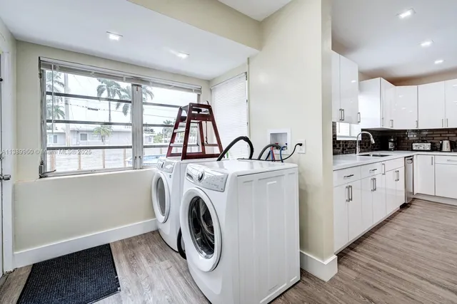 a view of kitchen with washer and dryer