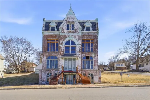 $569,000 | 115 South 13th Street, St. Joseph, MO 64501