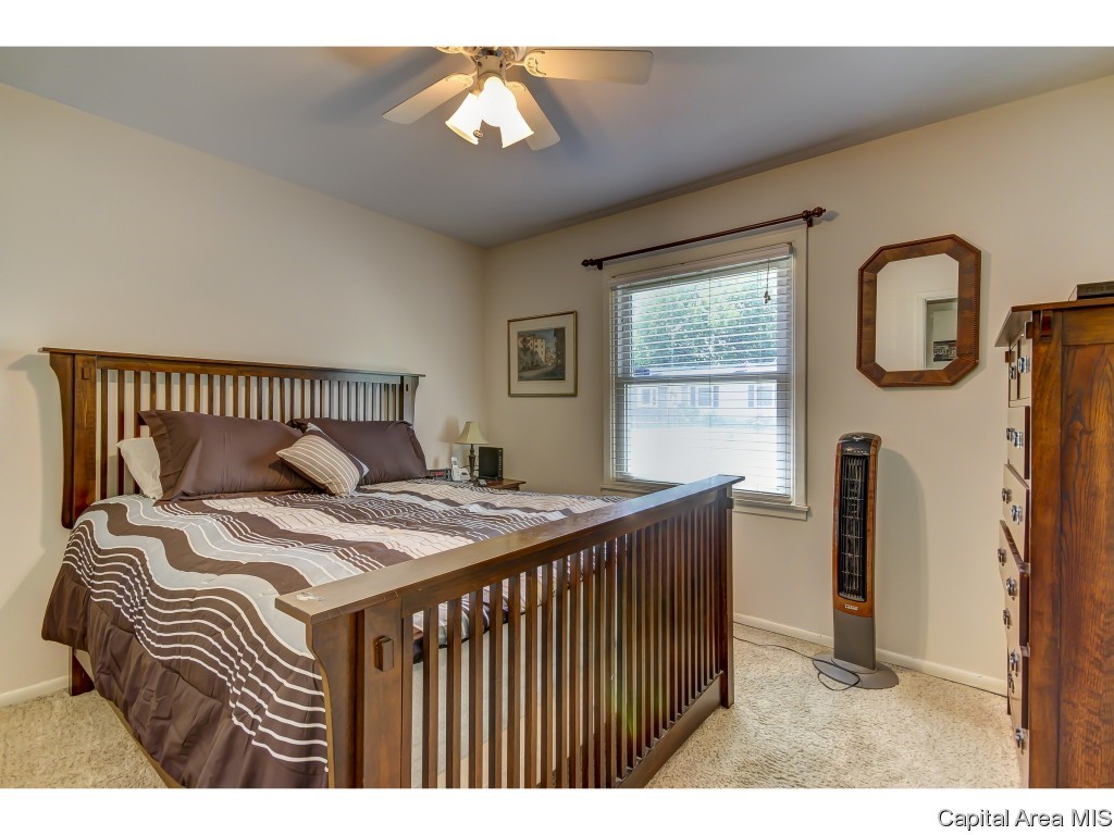 1908 Fairmont Drive Springfield, IL 62702 - Photo 13 of 32