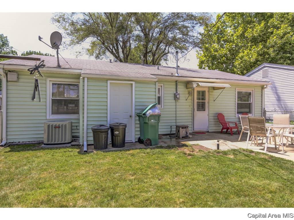 1908 Fairmont Drive Springfield, IL 62702 - Photo 20 of 32