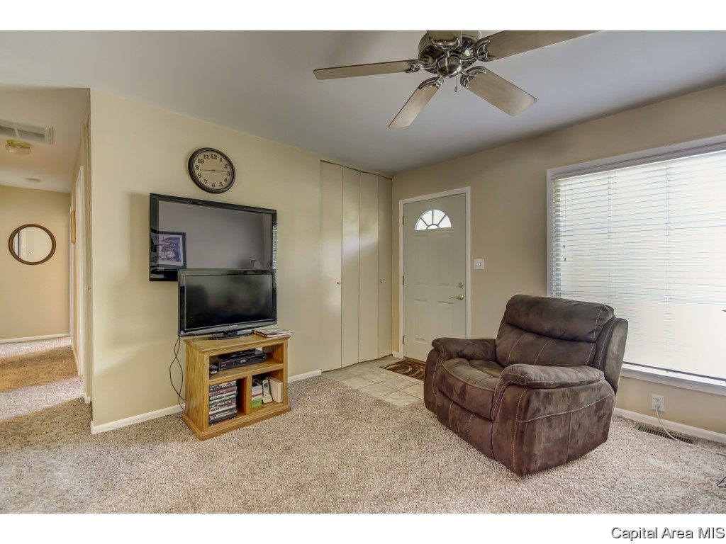 1908 Fairmont Drive Springfield, IL 62702 - Photo 2 of 32