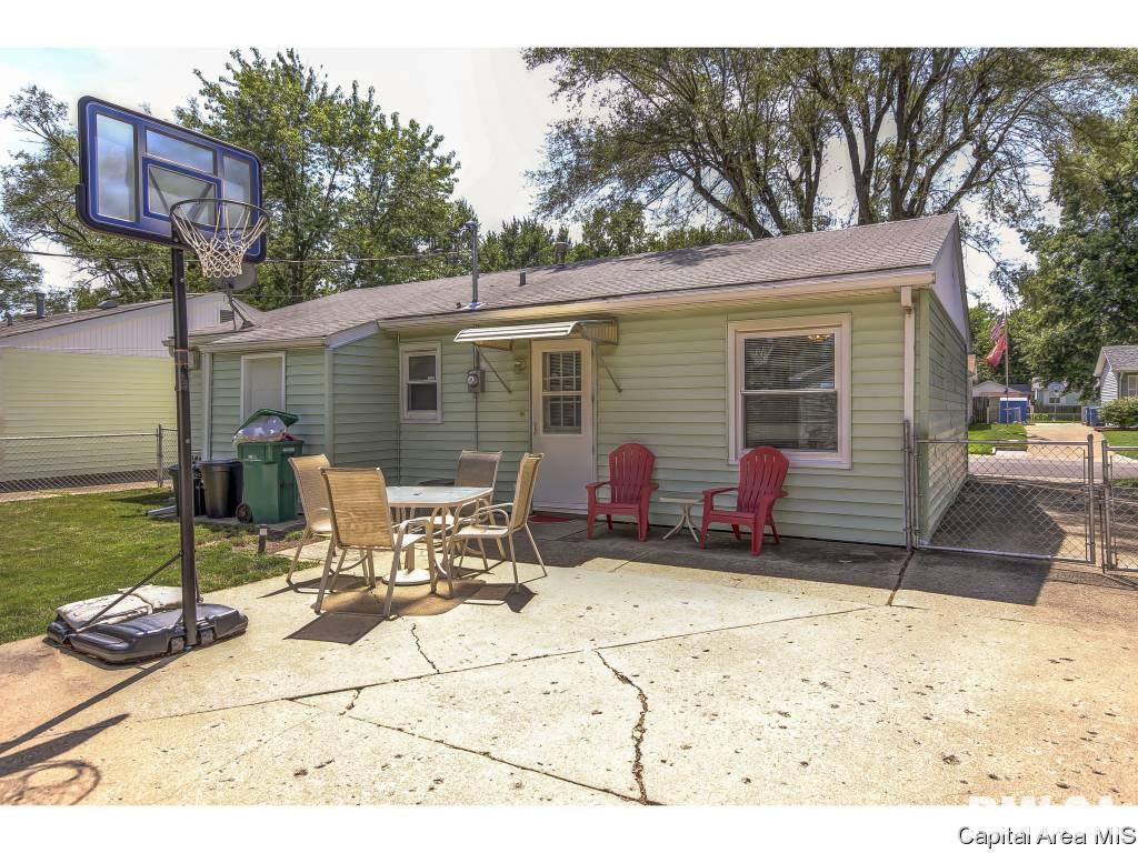 1908 Fairmont Drive Springfield, IL 62702 - Photo 21 of 32