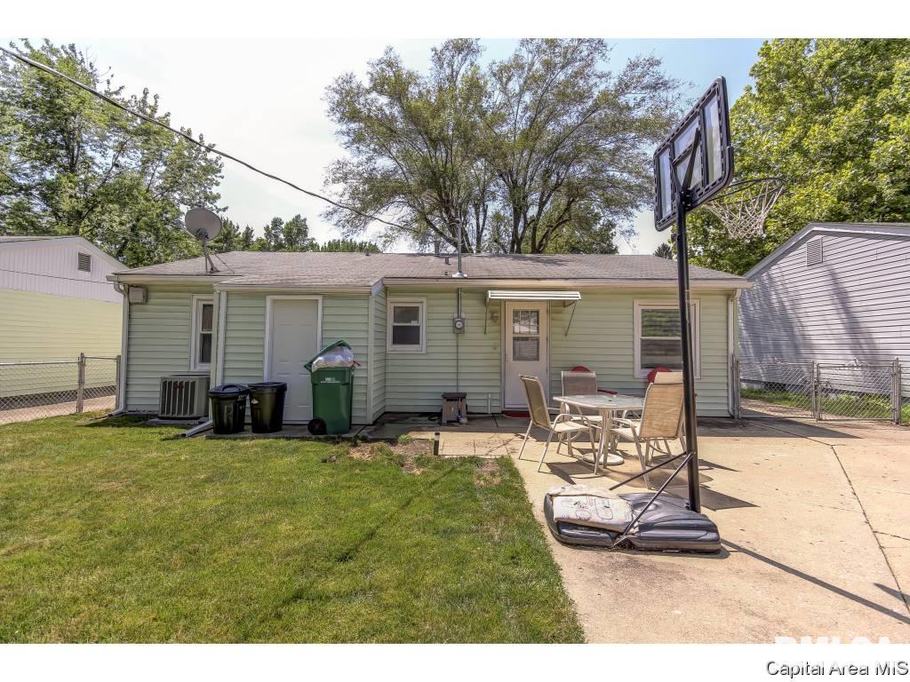 1908 Fairmont Drive Springfield, IL 62702 - Photo 22 of 32