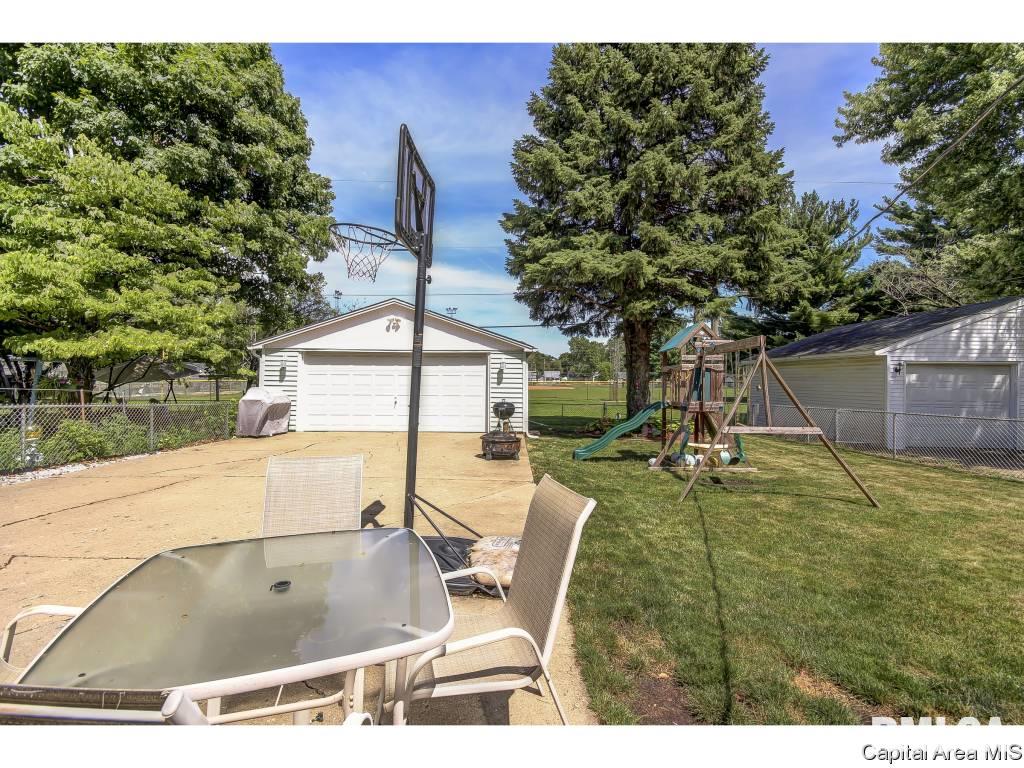 1908 Fairmont Drive Springfield, IL 62702 - Photo 23 of 32