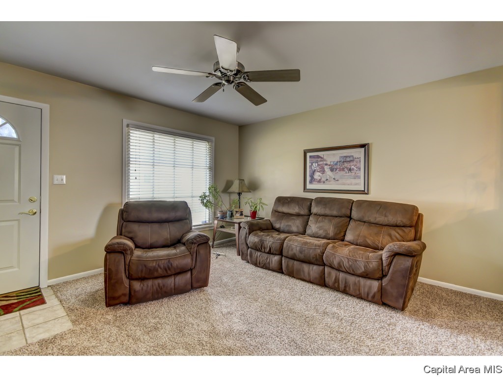 1908 Fairmont Drive Springfield, IL 62702 - Photo 4 of 32