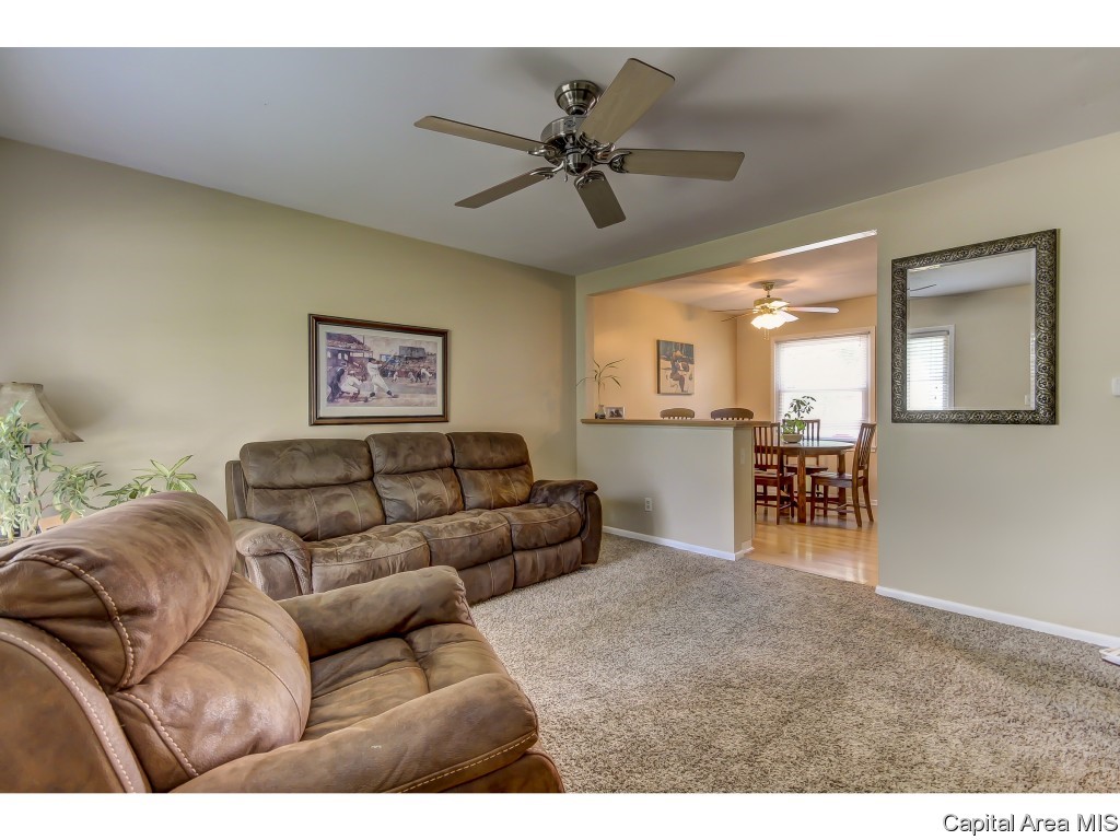 1908 Fairmont Drive Springfield, IL 62702 - Photo 5 of 32