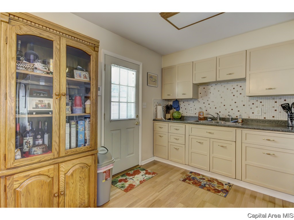 1908 Fairmont Drive Springfield, IL 62702 - Photo 10 of 32