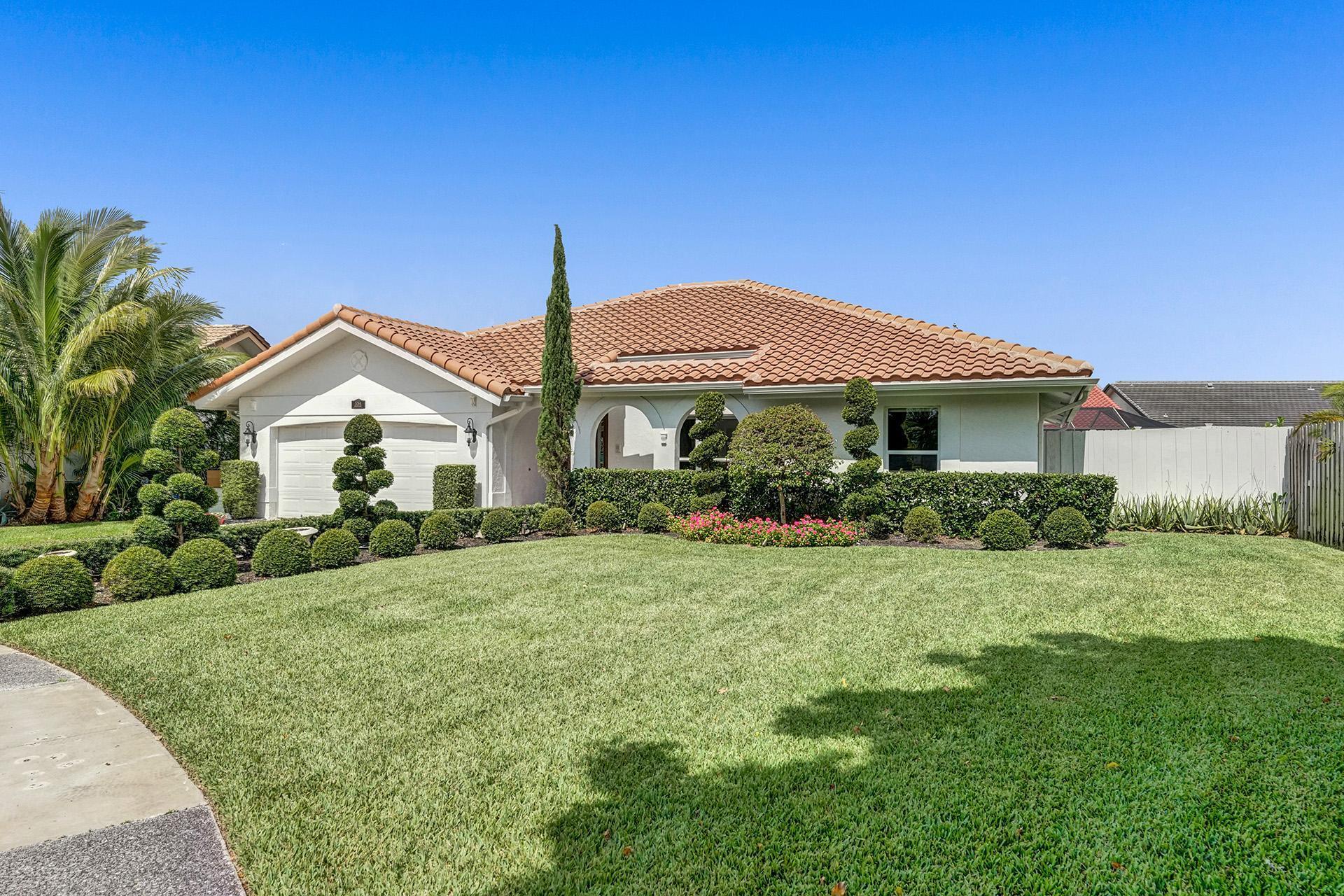 5264 Deerhurst Crescent Circle Boca Raton, FL 33486 - Photo 4 of 62 a front view of a house with a yard