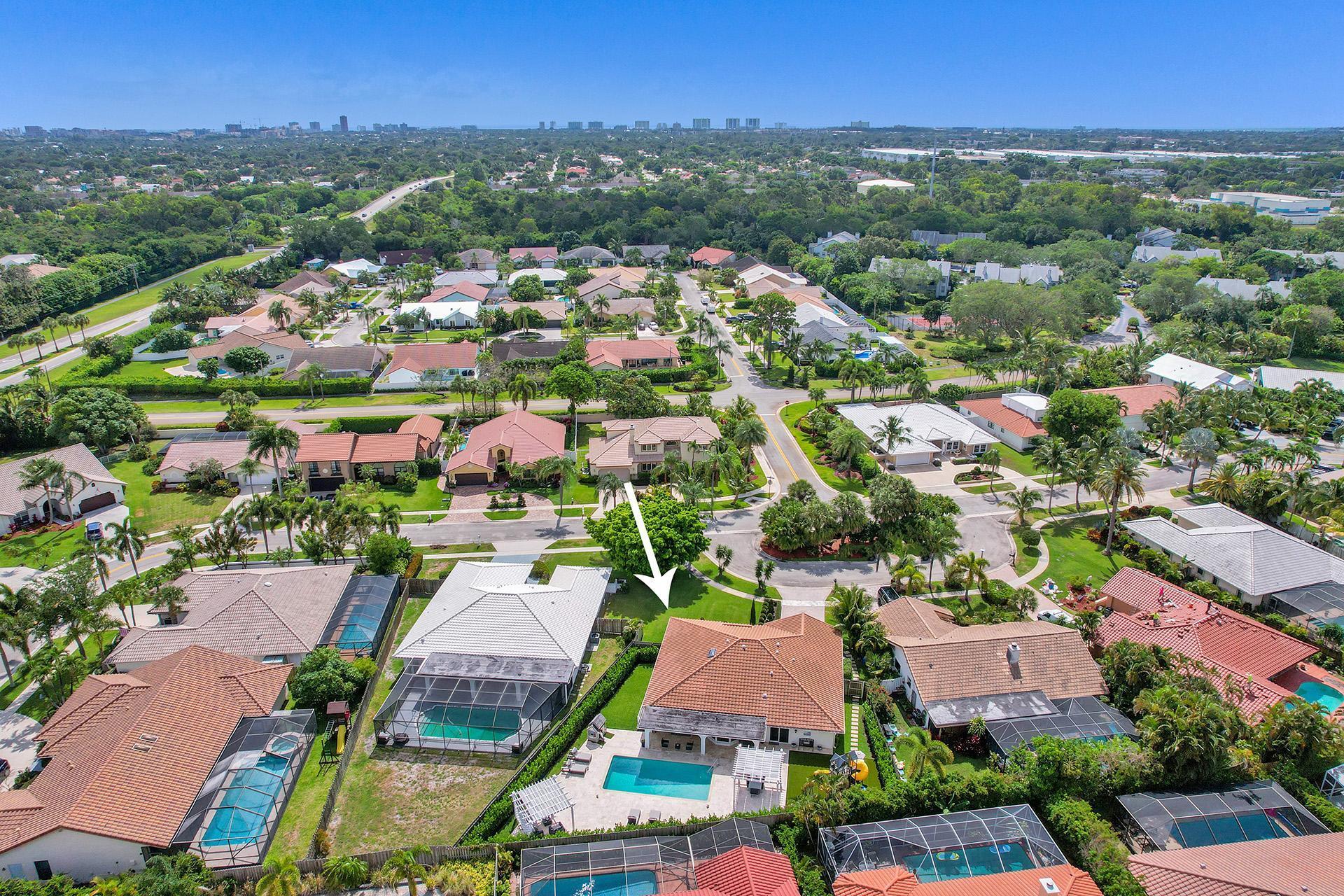 5264 Deerhurst Crescent Circle Boca Raton, FL 33486 - Photo 57 of 62 an aerial view of residential houses with outdoor space