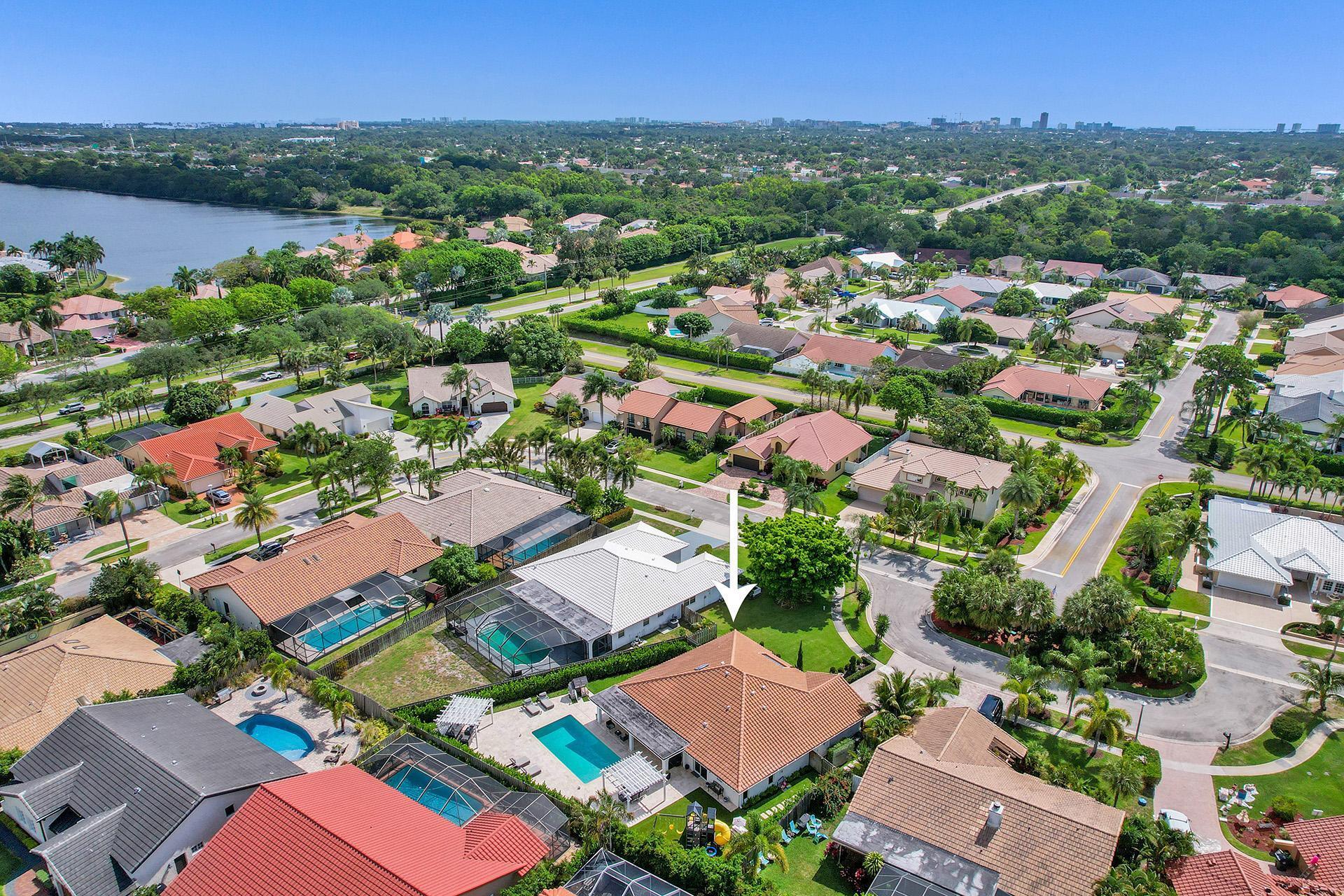 5264 Deerhurst Crescent Circle Boca Raton, FL 33486 - Photo 58 of 62 an aerial view of residential houses with outdoor space and lake view