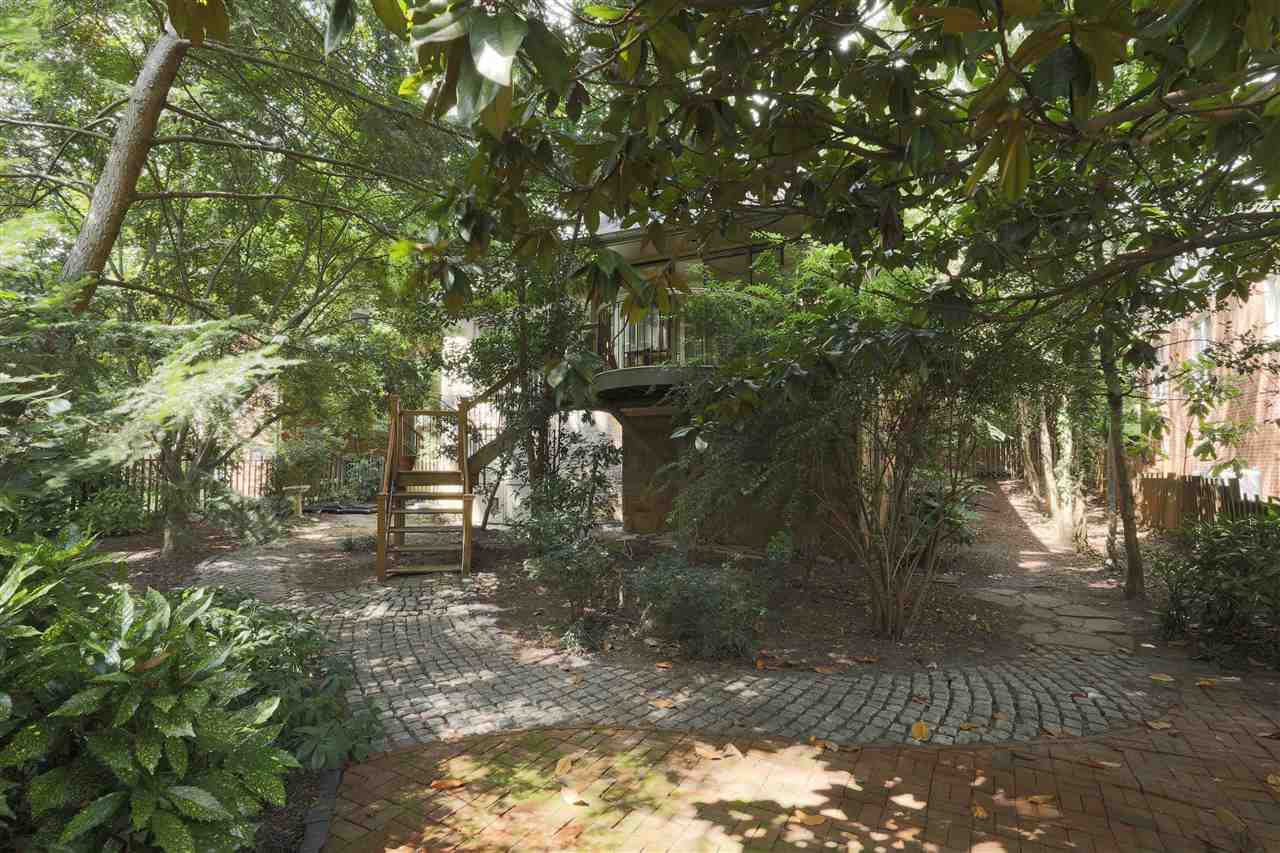 903 West Johnson Street Raleigh, NC 27605 - Photo 18 of 21 Courtyard