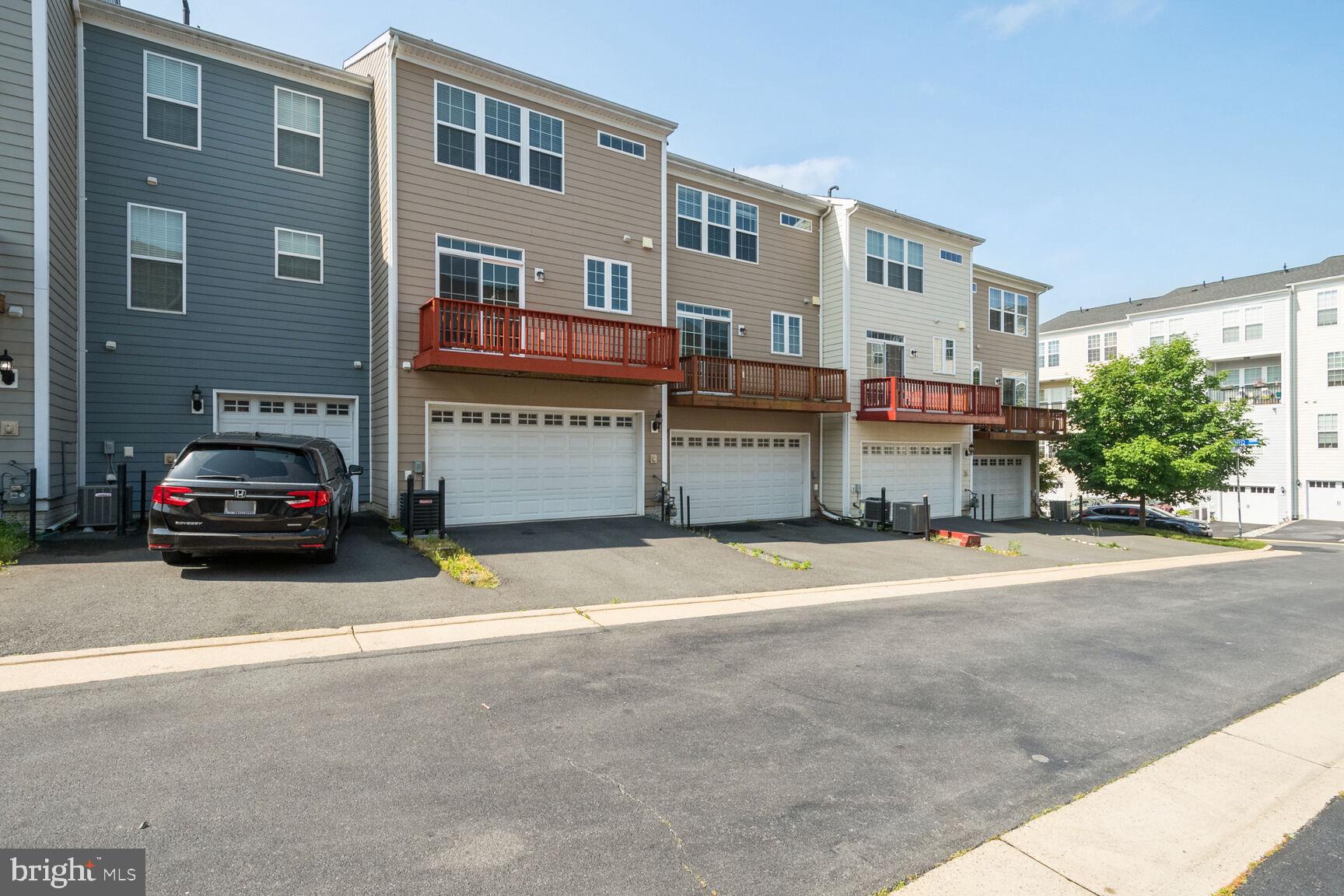 42708 Redpath Terrace Ashburn, VA 20147 - Photo 25 of 27 Rear exterior