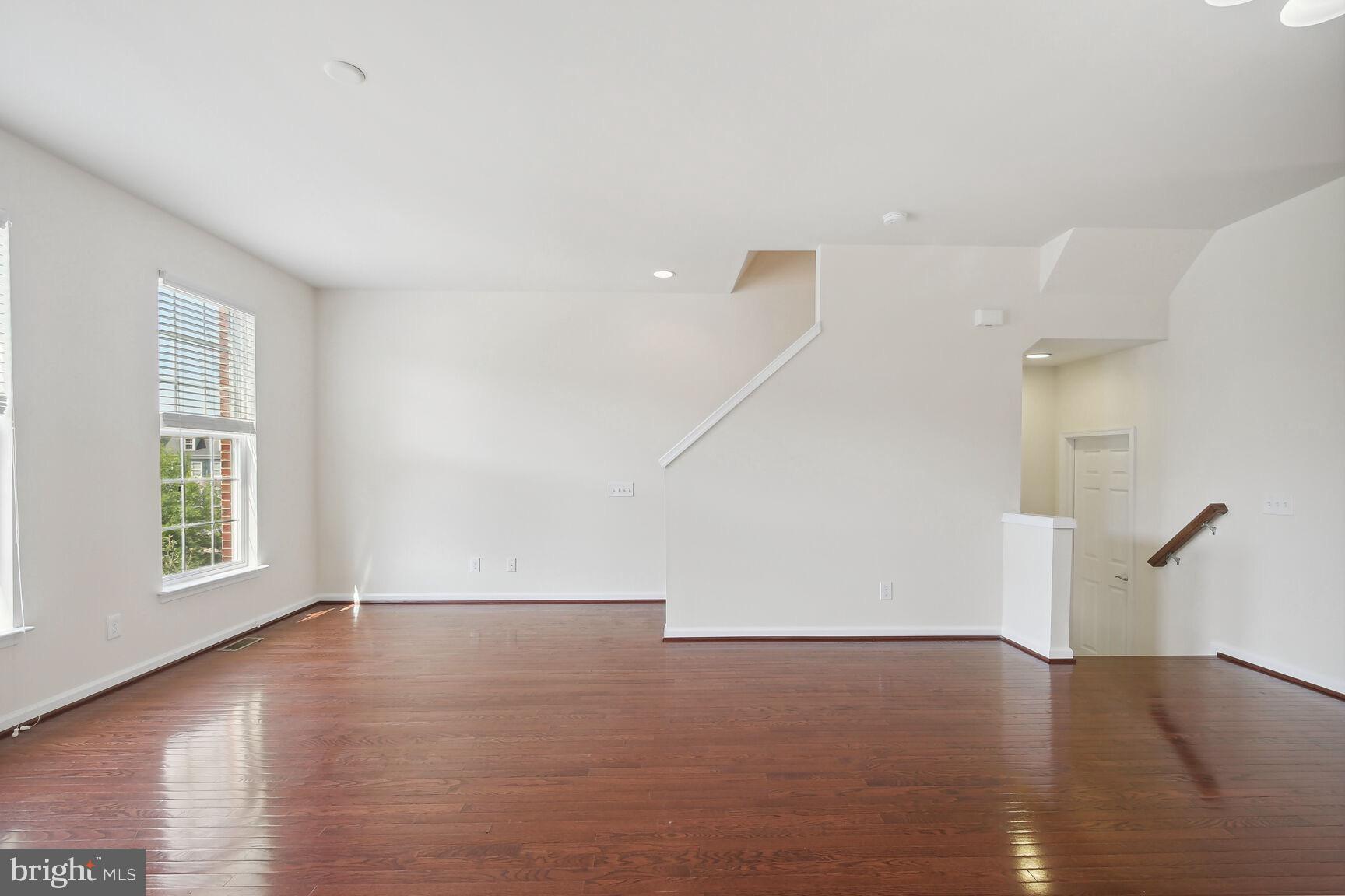 42708 Redpath Terrace Ashburn, VA 20147 - Photo 4 of 27 Family living space