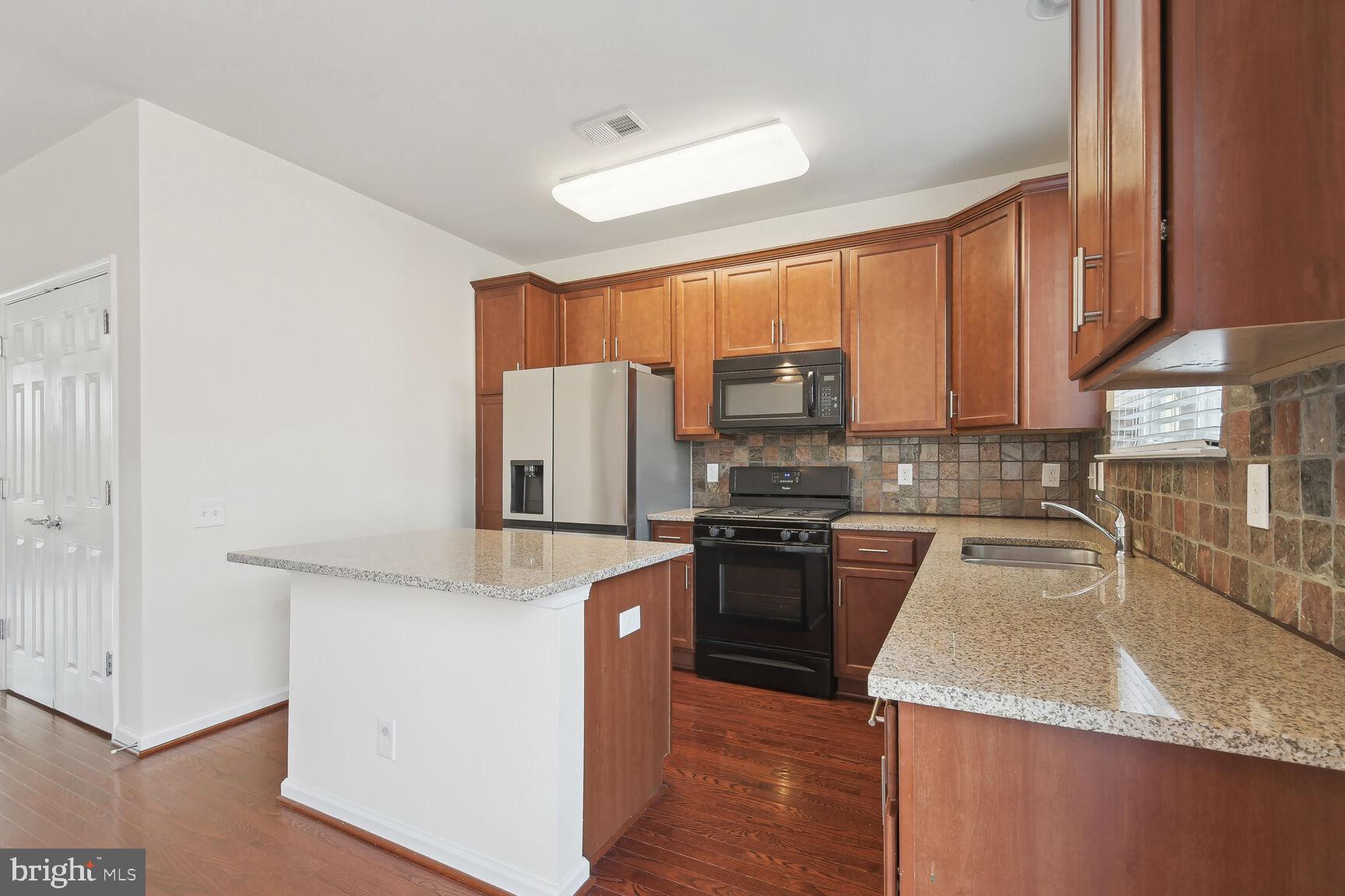 42708 Redpath Terrace Ashburn, VA 20147 - Photo 8 of 27 Kitchen with upgraded counters