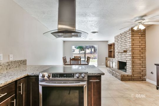 642 Randall Street Ridgecrest, CA 93555 - Photo 5 of 35