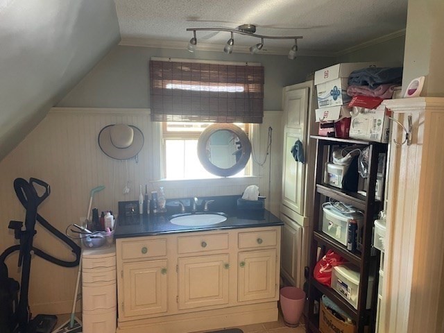 2 Oscar Street Holyoke, MA 01040 - Photo 14 of 23