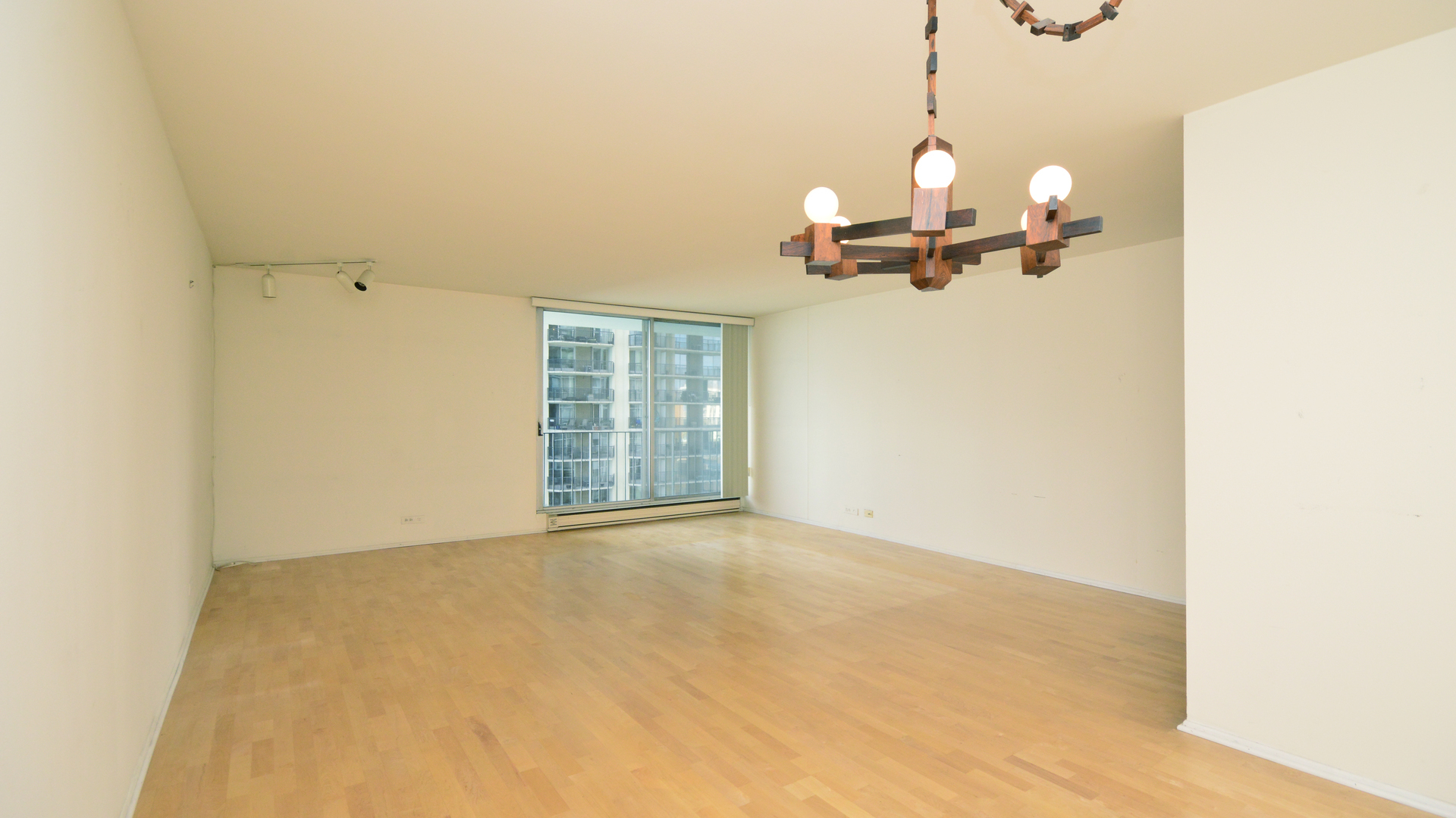 6033 North Sheridan Road, Unit 9C Chicago, IL 60660 - Photo 4 of 12