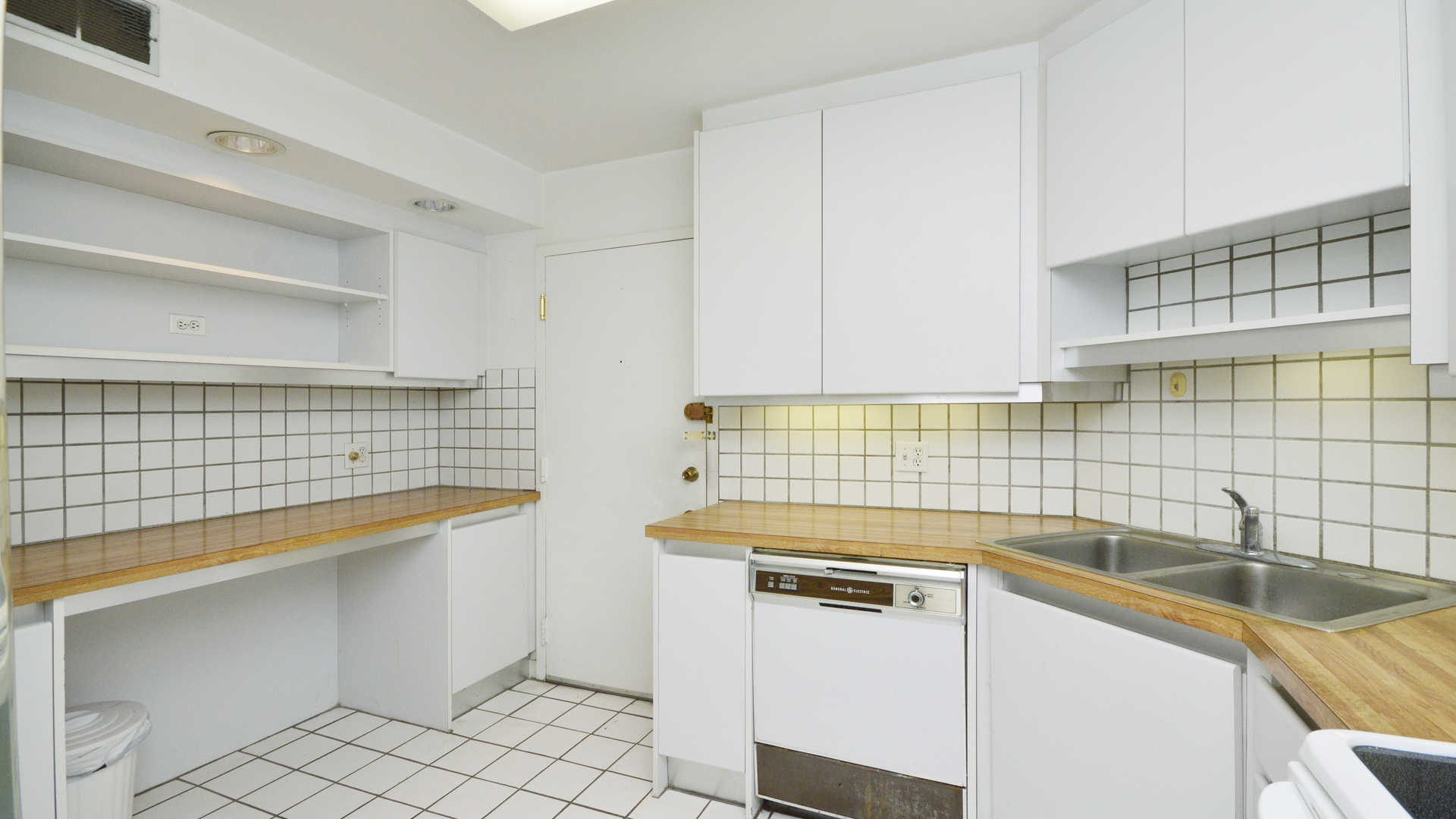 6033 North Sheridan Road, Unit 9C Chicago, IL 60660 - Photo 5 of 12