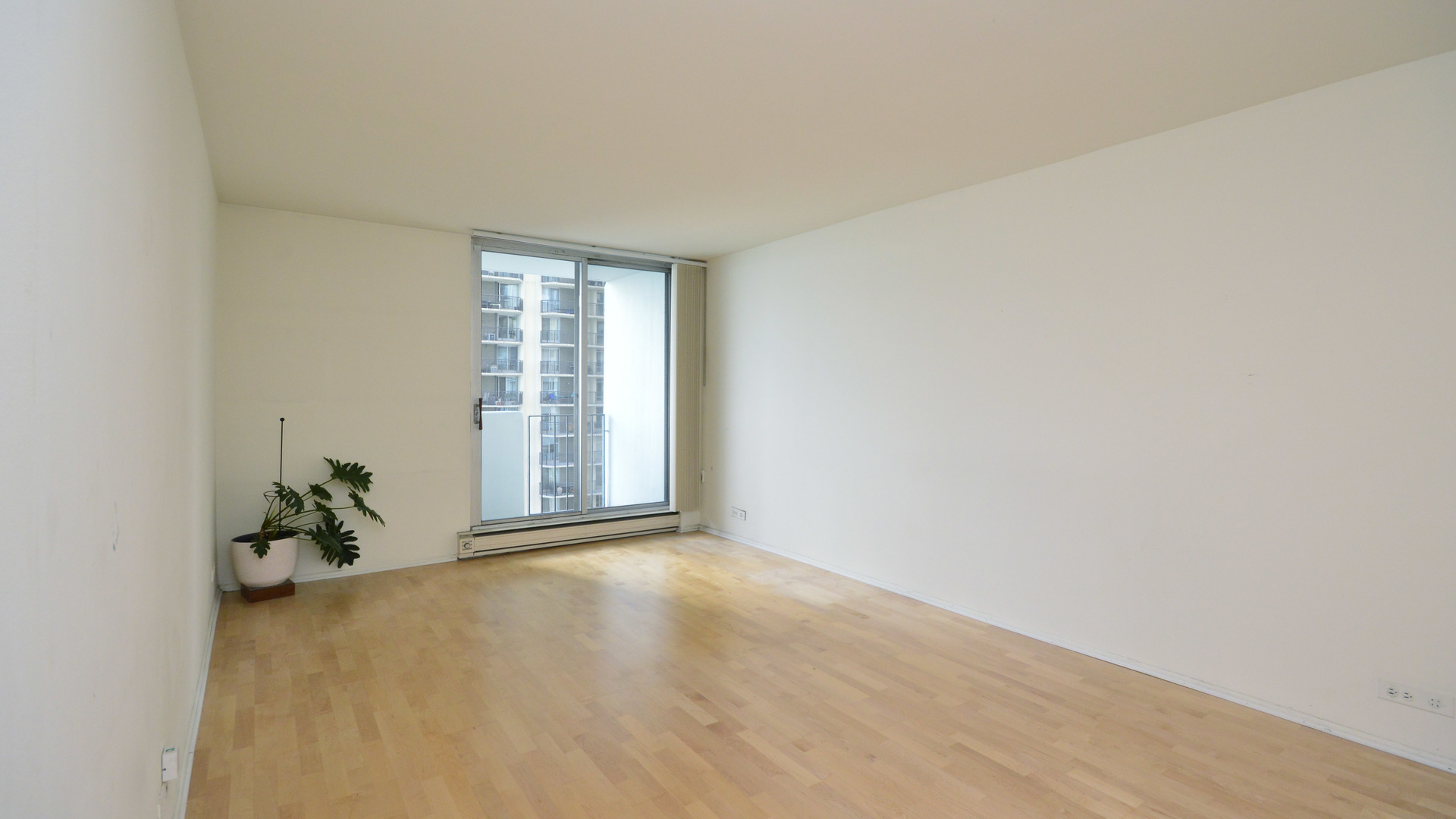 6033 North Sheridan Road, Unit 9C Chicago, IL 60660 - Photo 7 of 12