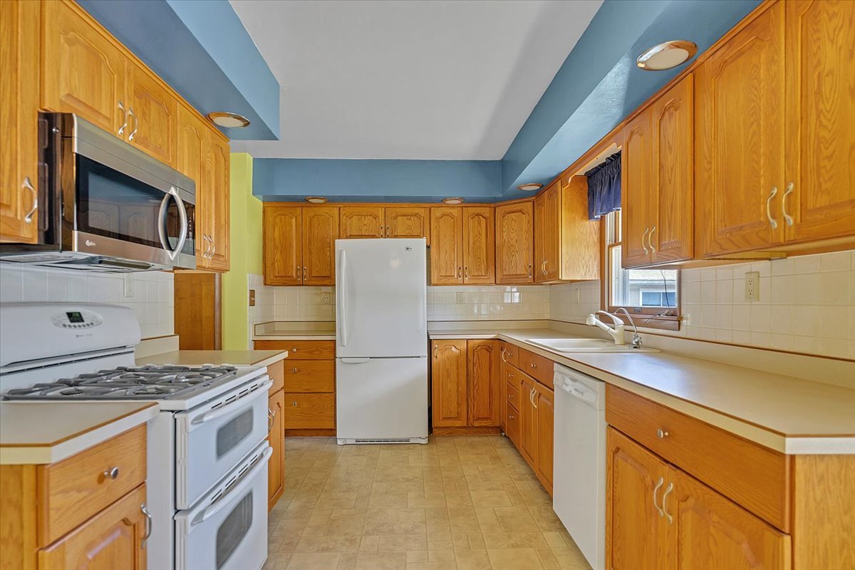 904 Obrien Street Harvard, IL 60033 - Photo 10 of 35