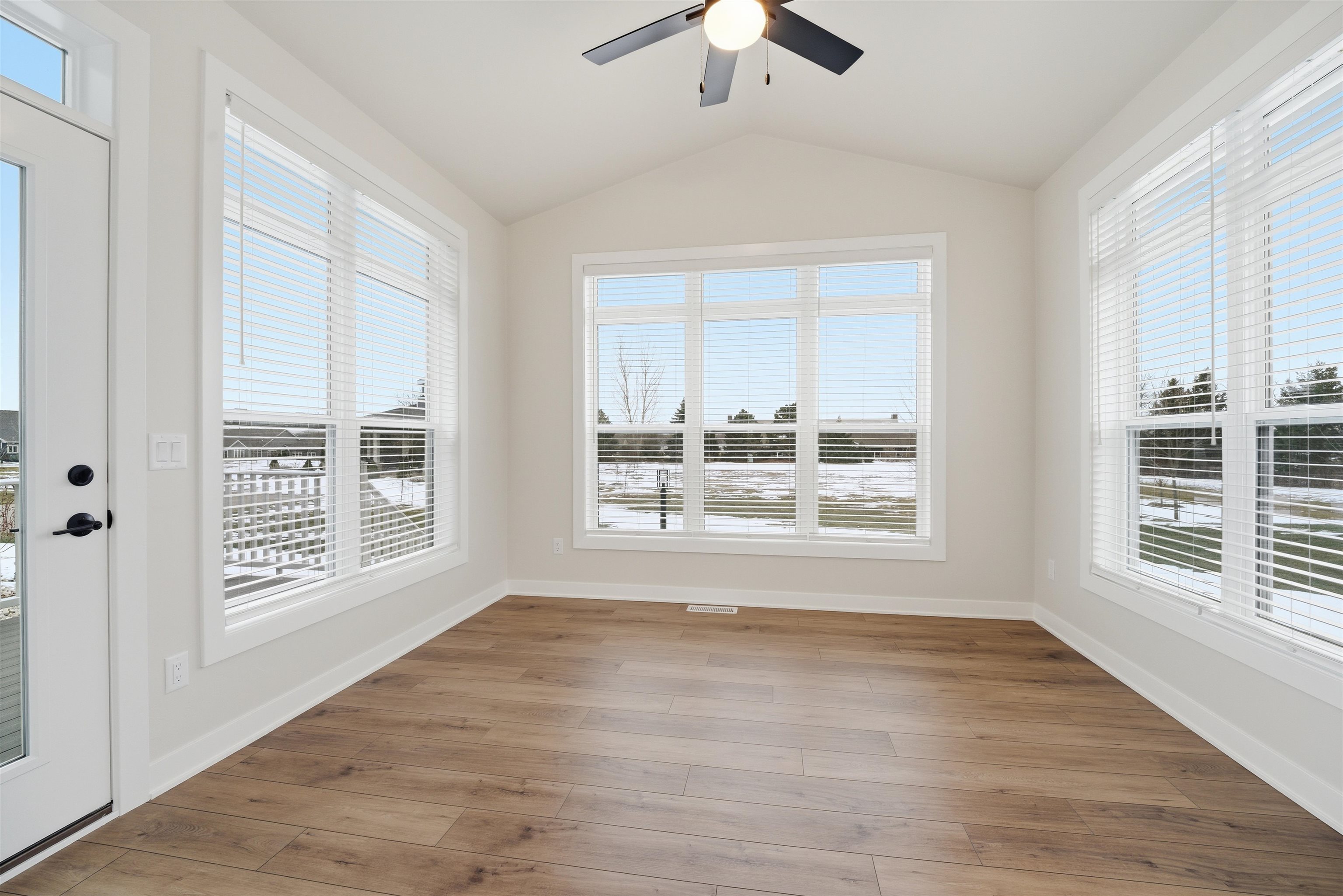 1386 Lighthouse Village Road Fond du Lac, WI 54937 - Photo 11 of 33