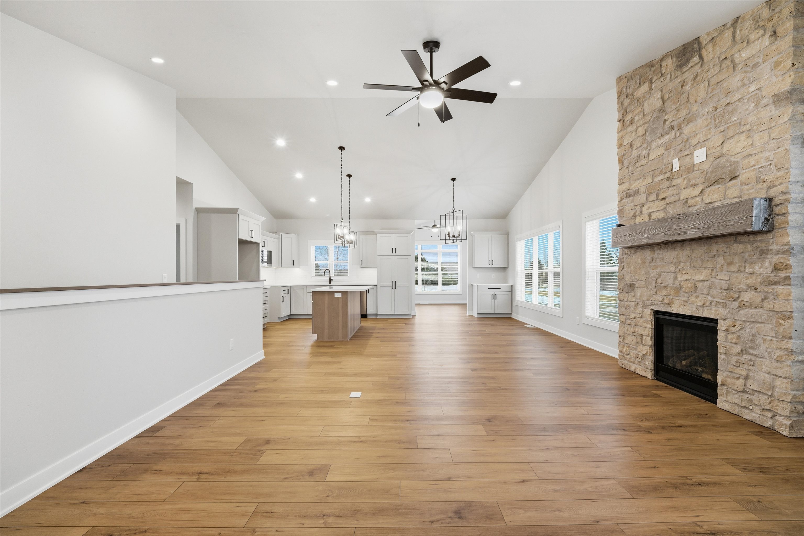 1386 Lighthouse Village Road Fond du Lac, WI 54937 - Photo 4 of 33