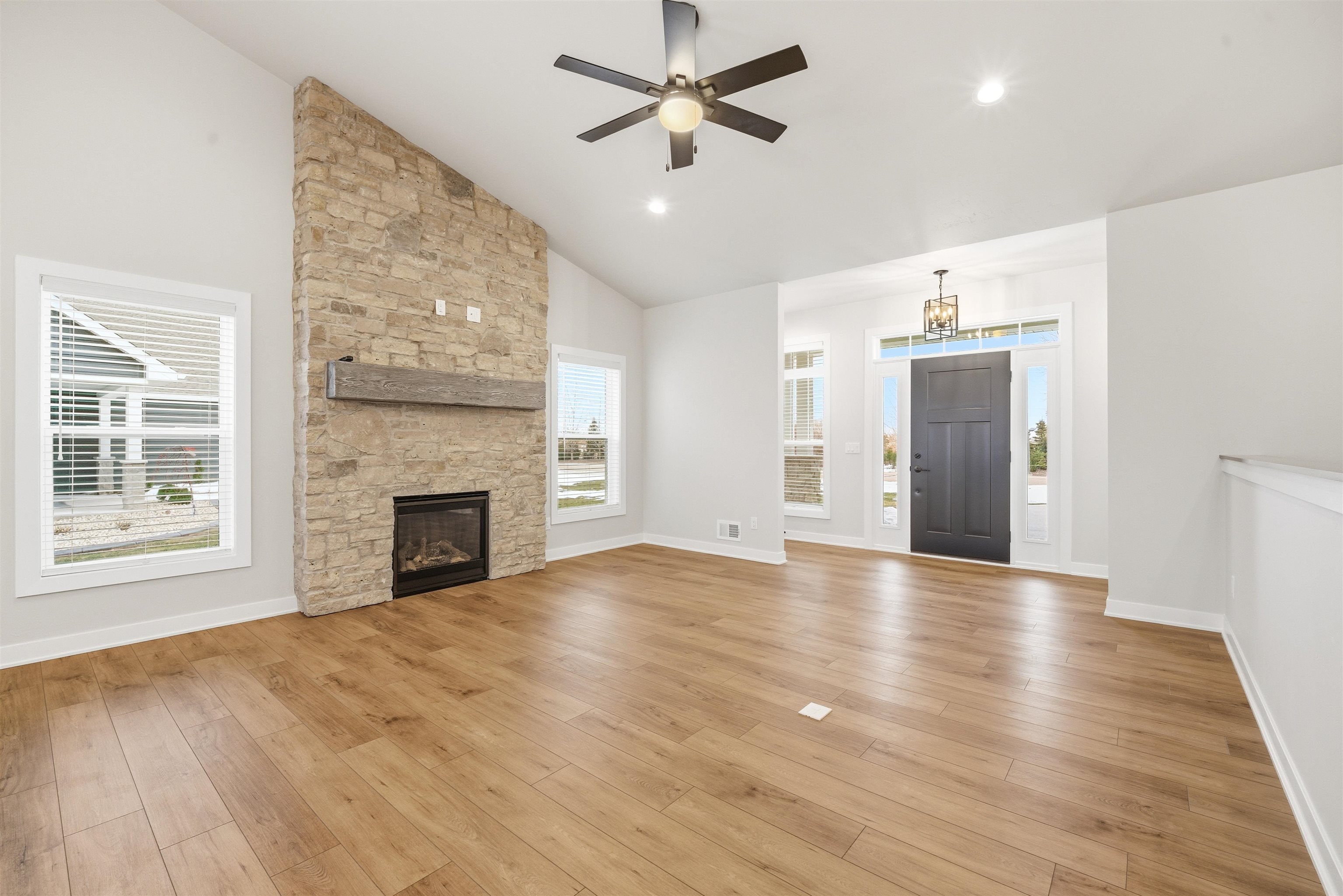 1386 Lighthouse Village Road Fond du Lac, WI 54937 - Photo 5 of 33