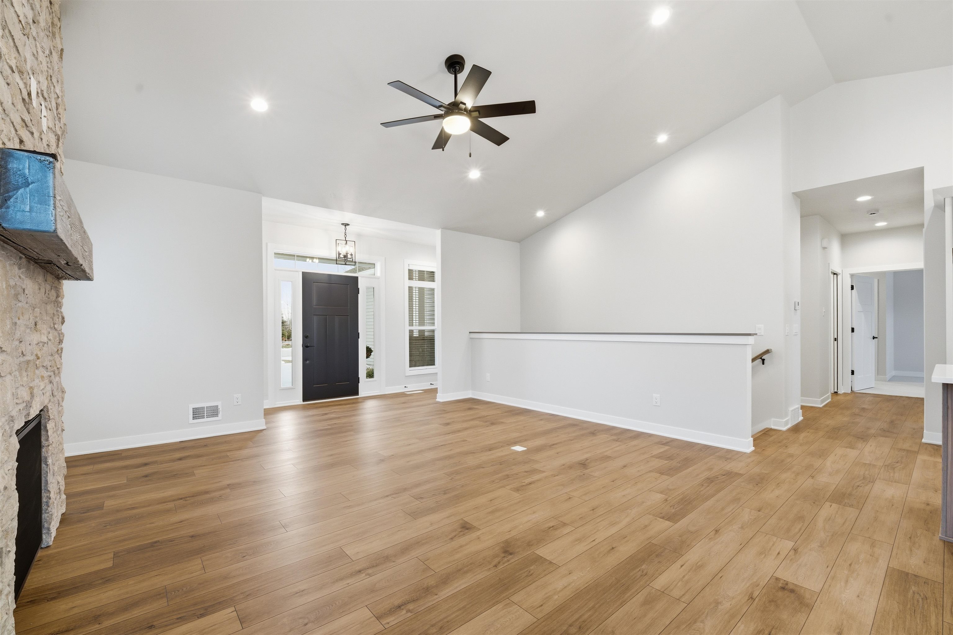 1386 Lighthouse Village Road Fond du Lac, WI 54937 - Photo 6 of 33