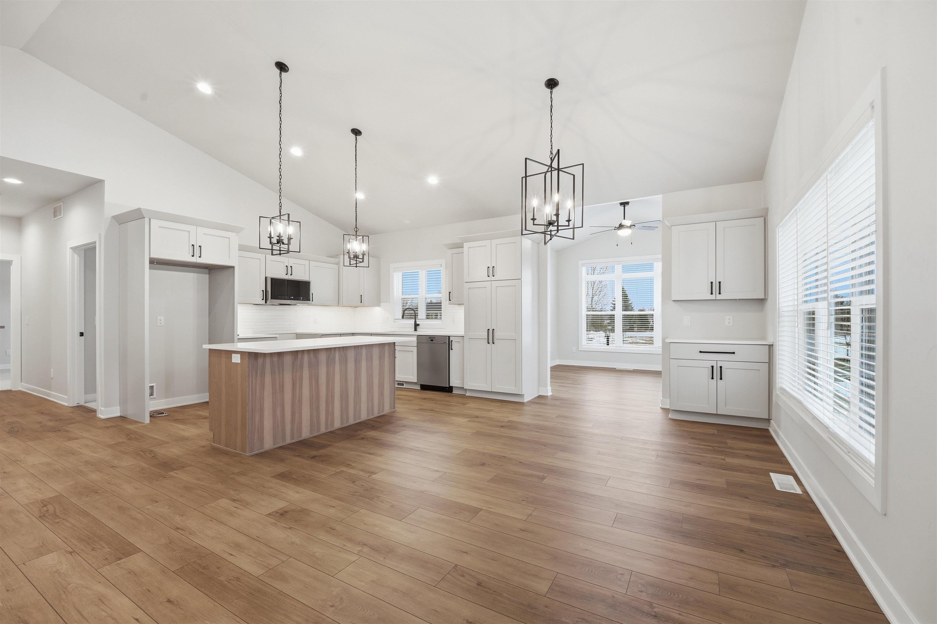 1386 Lighthouse Village Road Fond du Lac, WI 54937 - Photo 7 of 33