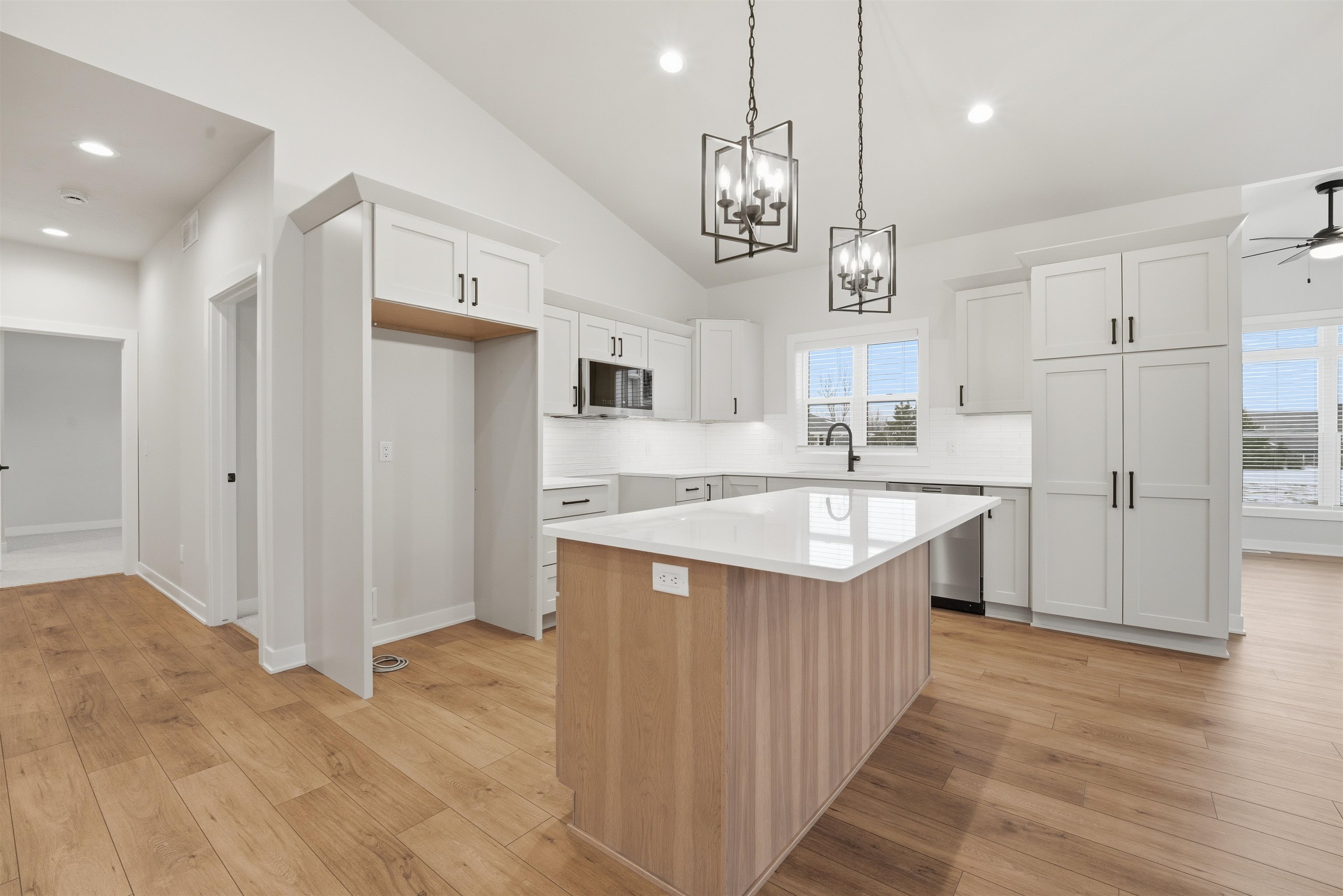 1386 Lighthouse Village Road Fond du Lac, WI 54937 - Photo 8 of 33