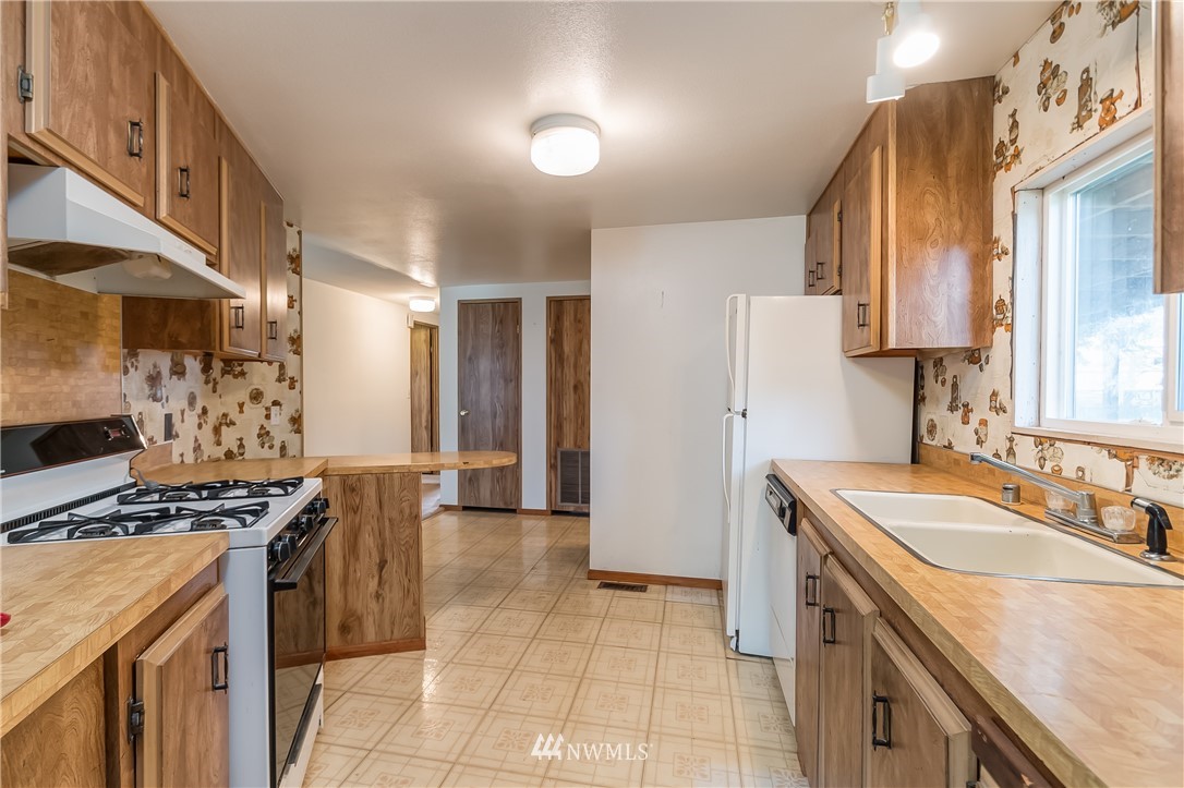 945 Adrian Drive Lynden, WA 98264 - Photo 11 of 25 Gallery Image 11