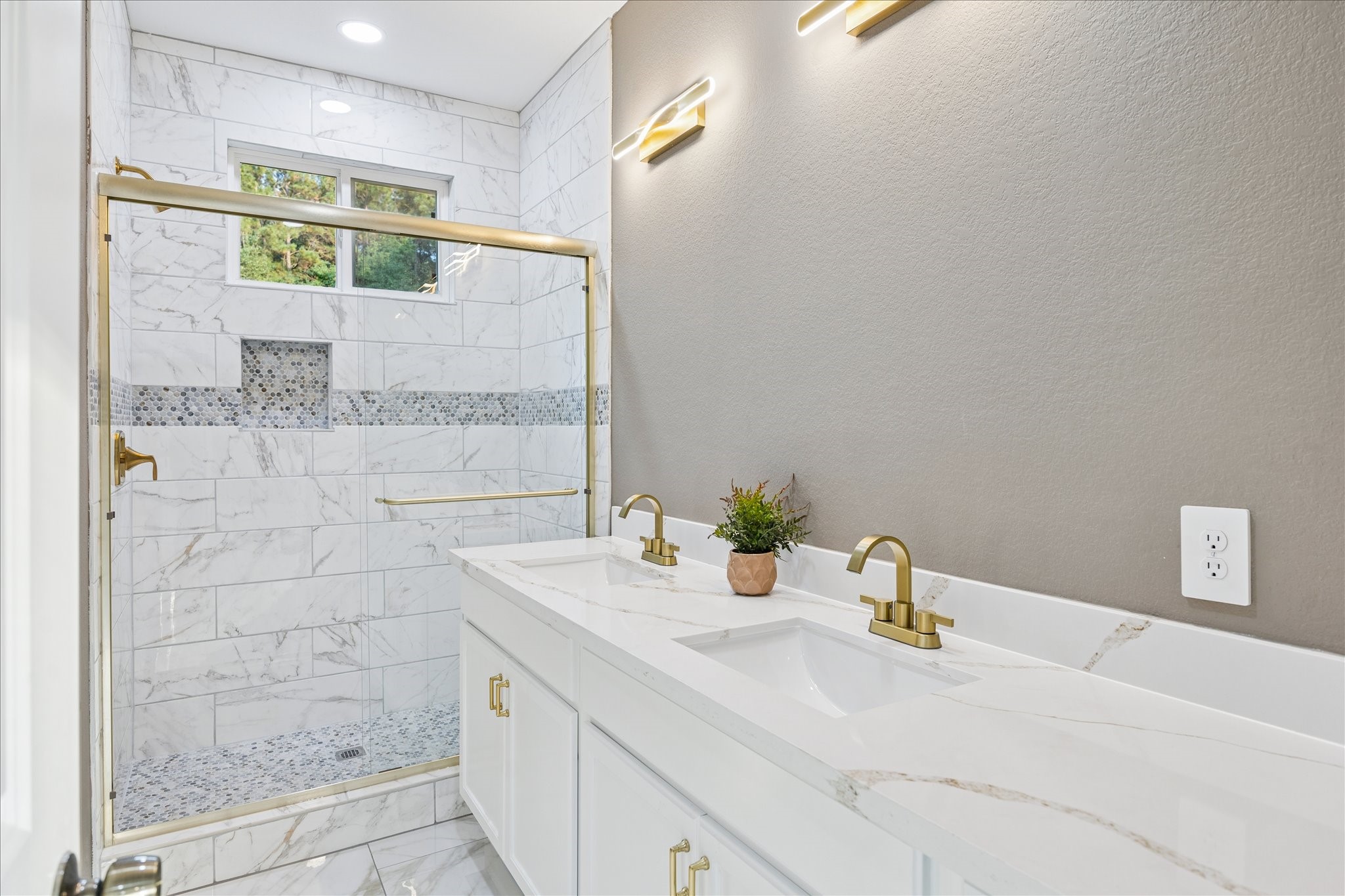 3026 Comanche Willis, TX 77378 - Photo 17 of 34 Primary Bathroom