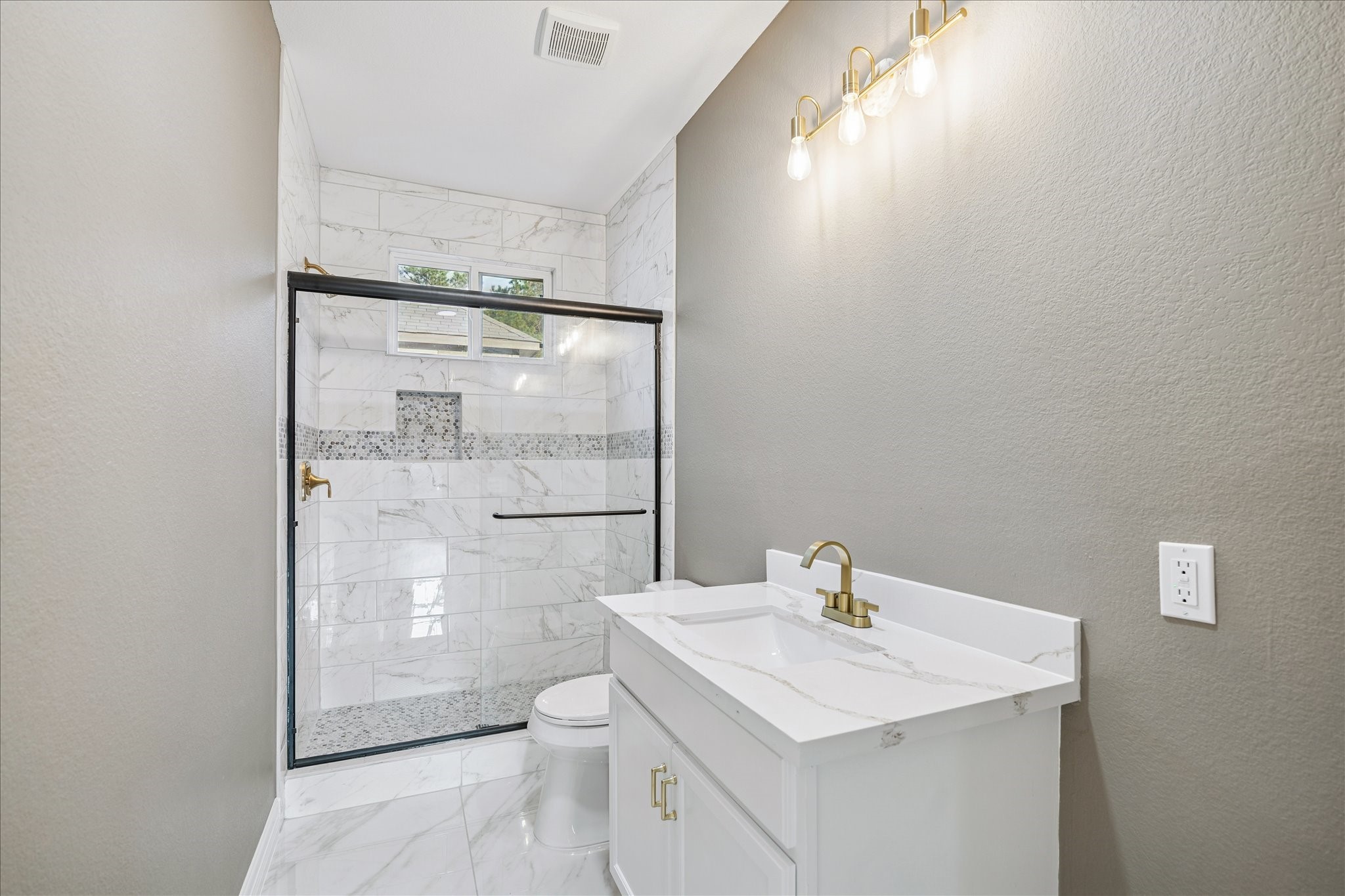 3026 Comanche Willis, TX 77378 - Photo 25 of 34 Secondary Bathroom