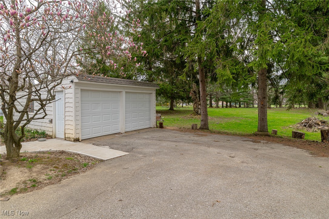 12419 Ridge Road North Royalton, OH 44133 - Photo 23 of 31 Two car garage