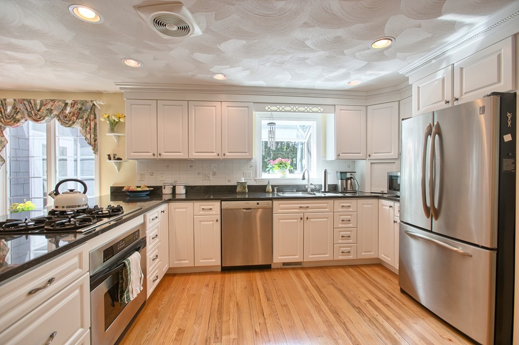17 Heywood Road Westford, MA 01886 - Photo 8 of 29 Gallery Image 8