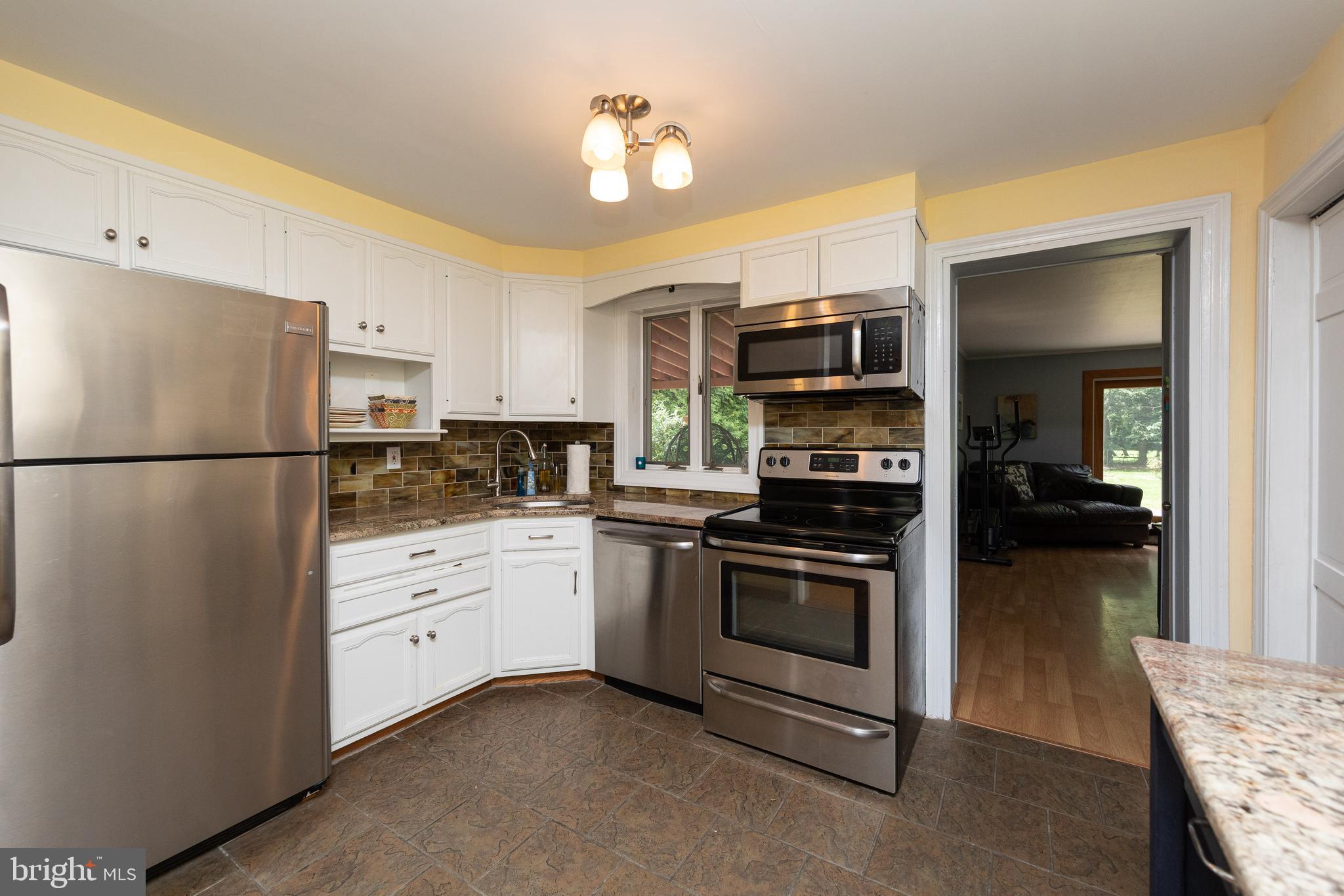 405 Ascot Road Oreland, PA 19075 - Photo 8 of 25 Gallery Image 8