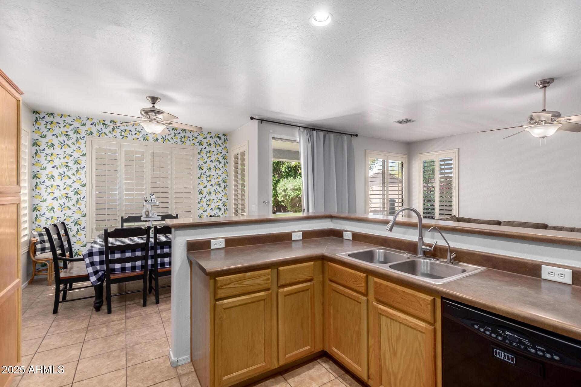 2558 South Martingale Road Gilbert, AZ 85295 - Photo 11 of 26 11 - Martingale