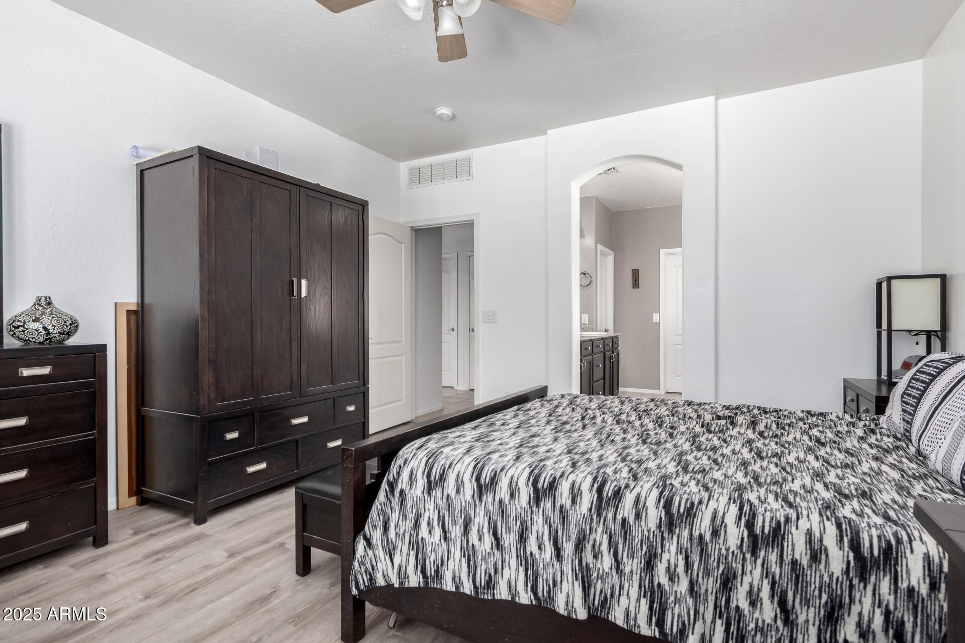 2558 South Martingale Road Gilbert, AZ 85295 - Photo 15 of 26 15 - Martingale