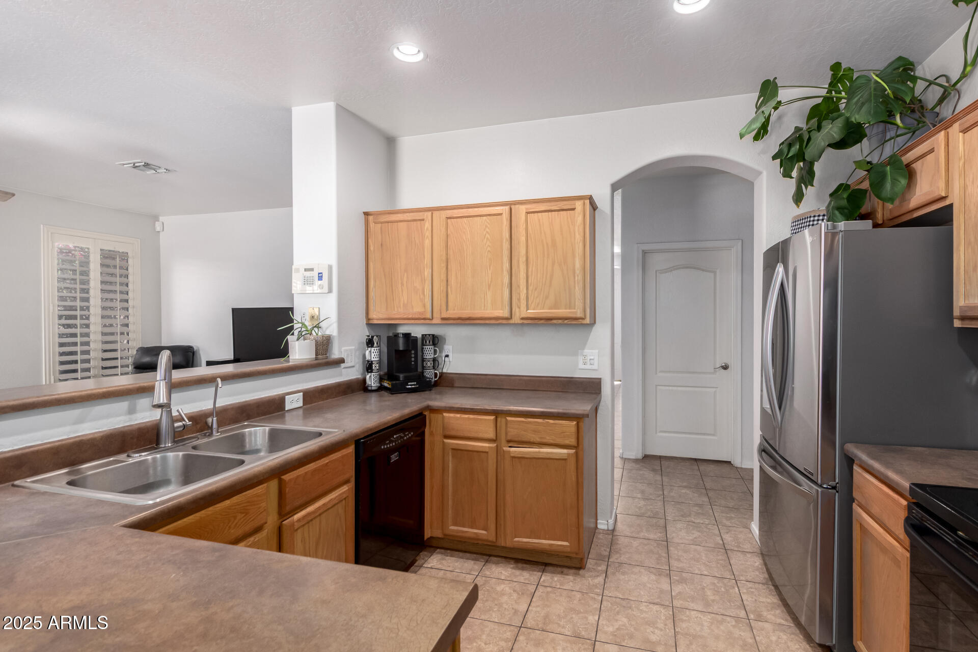 2558 South Martingale Road Gilbert, AZ 85295 - Photo 9 of 26 09 - Martingale