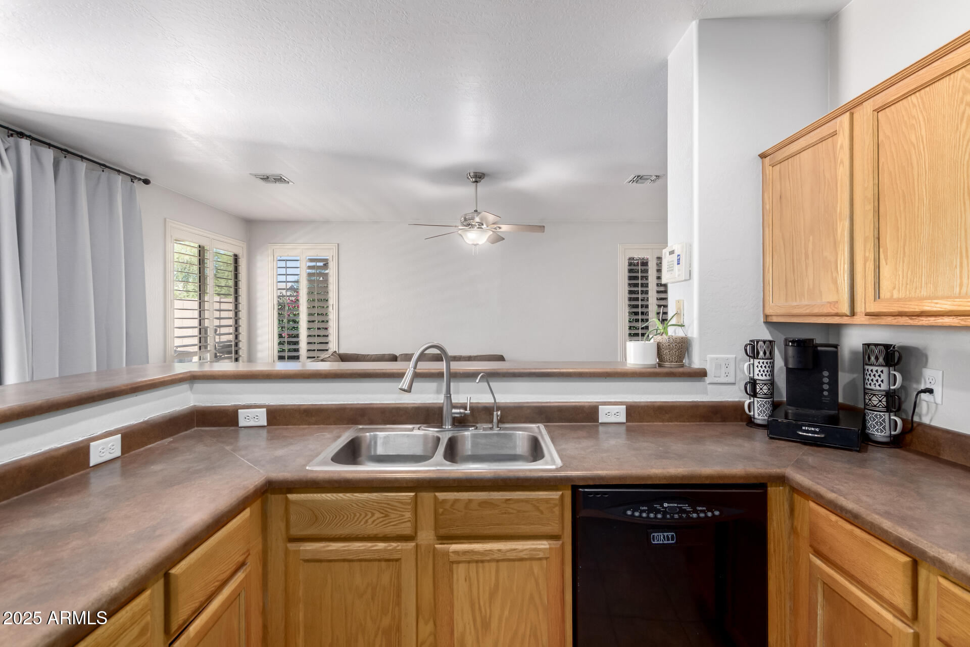 2558 South Martingale Road Gilbert, AZ 85295 - Photo 10 of 26 10 - Martingale