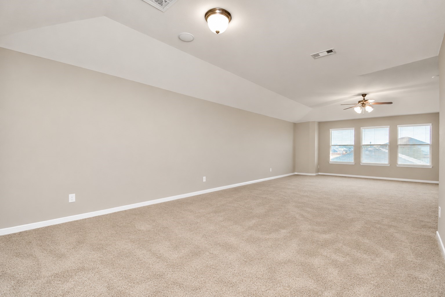 15222 Rigby Point Lane Cypress, TX 77429 - Photo 30 of 35 Upstairs loft/ game room with a full bathroom