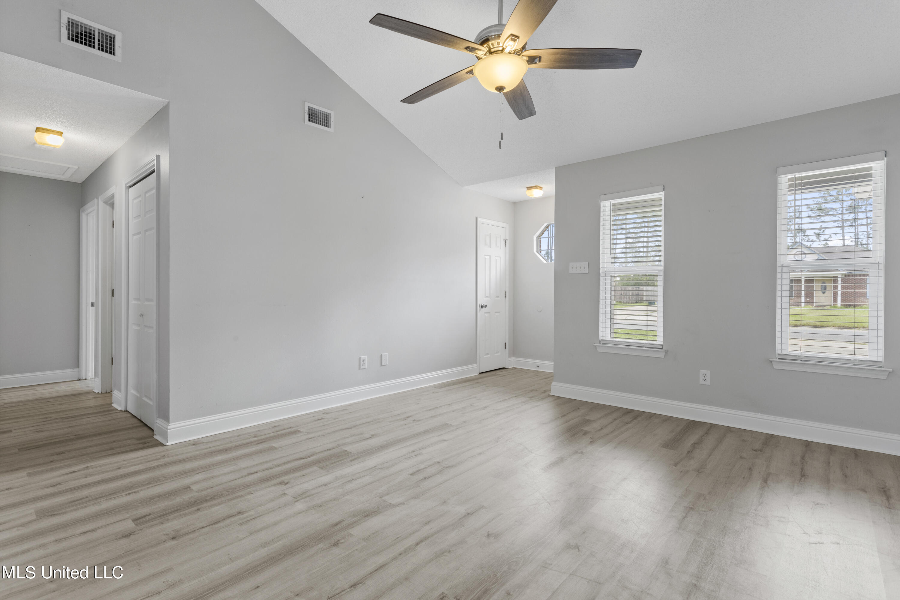 1620 Springridge Road Gautier, MS 39553 - Photo 4 of 24 004