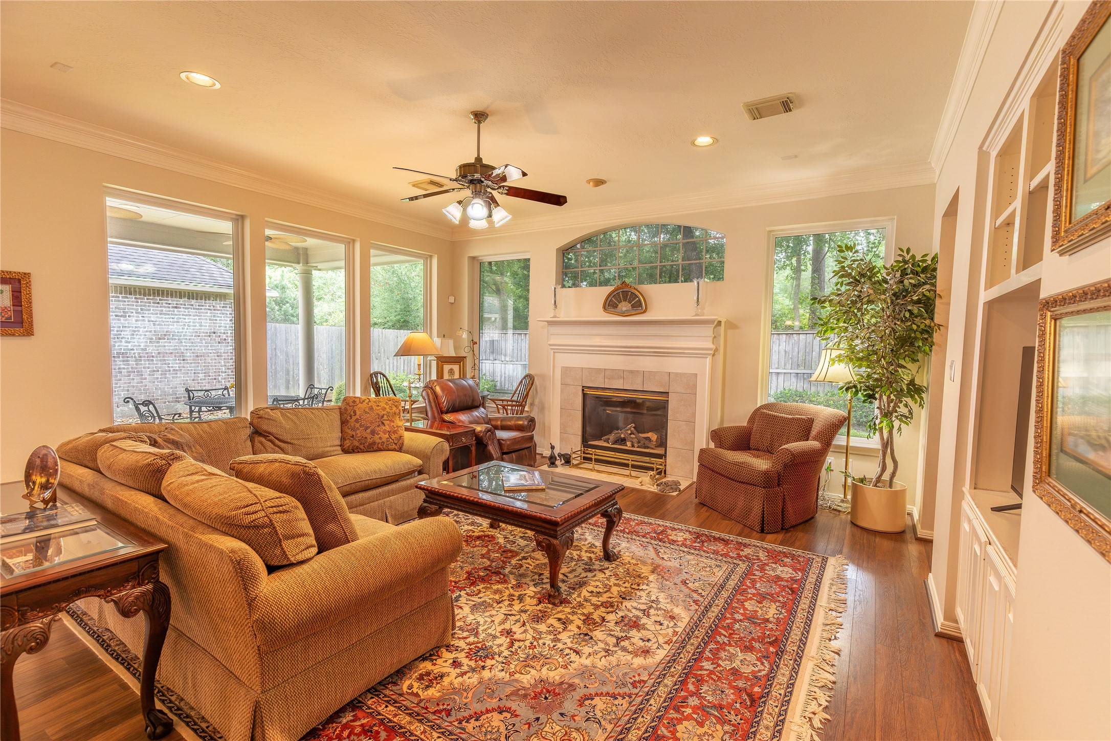 19 Palmer Green Place Spring, TX 77381 - Photo 16 of 30 Family Room
