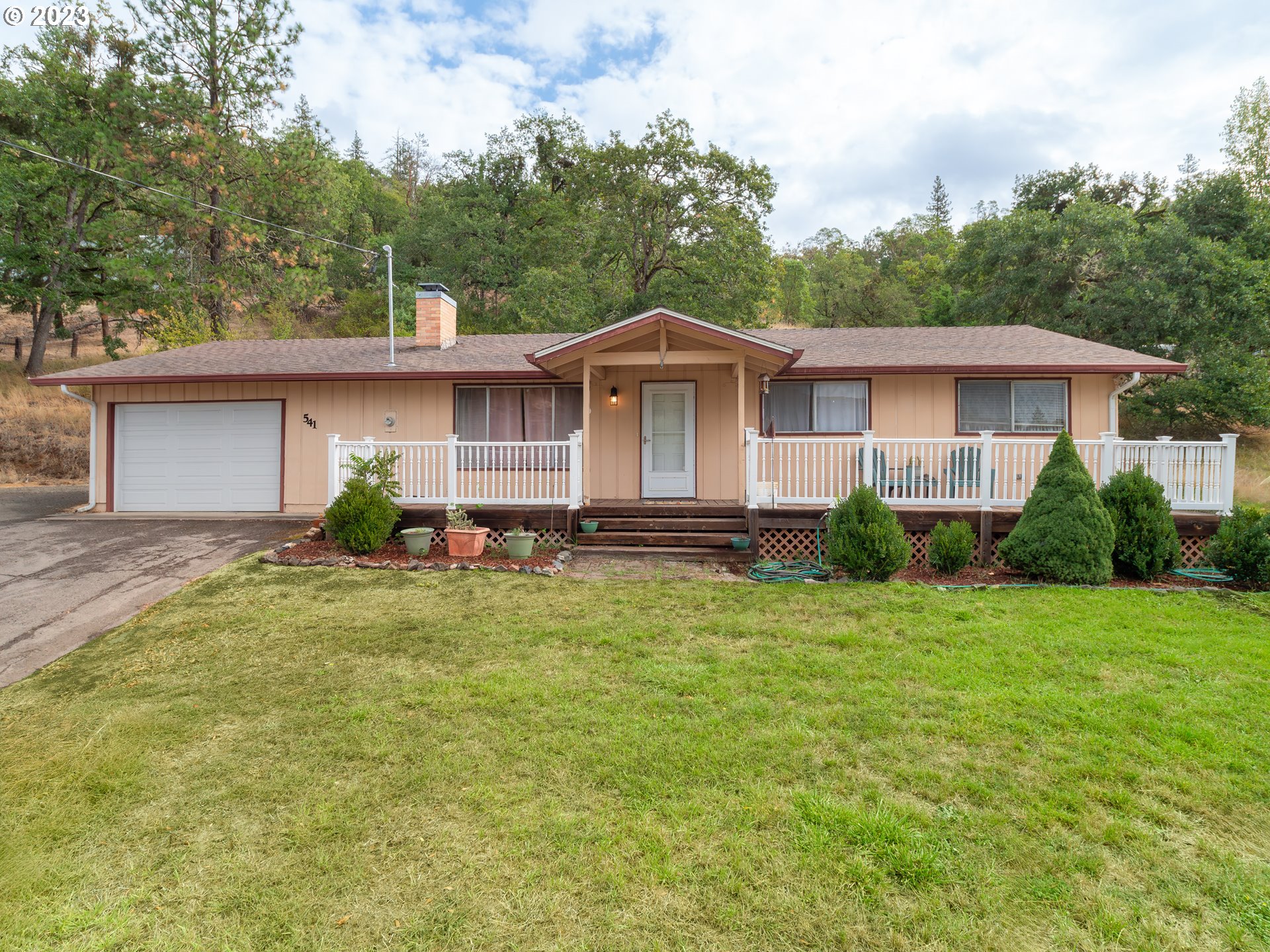 541 Sunshine Road Roseburg, OR 97470 - Photo 3 of 42 Gallery Image 3